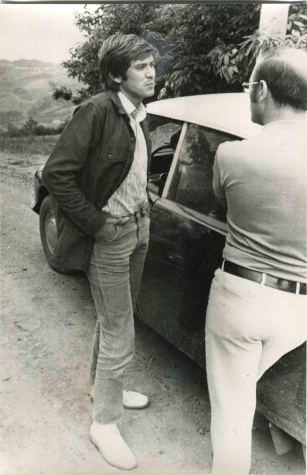 Figurative Photograph de Unknown - Gianni Morandi y su exmánager Lionetti - Foto de época - Años 70