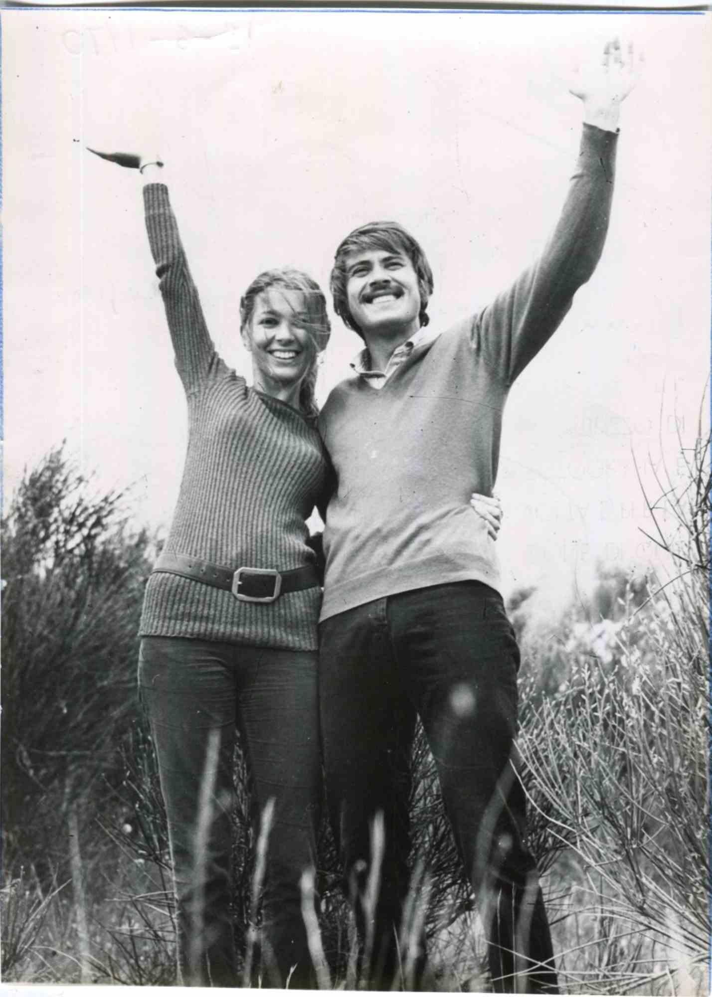 Unknown Portrait Photograph – Gianni Morandi und Stefania Casini - Vintage-Foto - 1970er Jahre