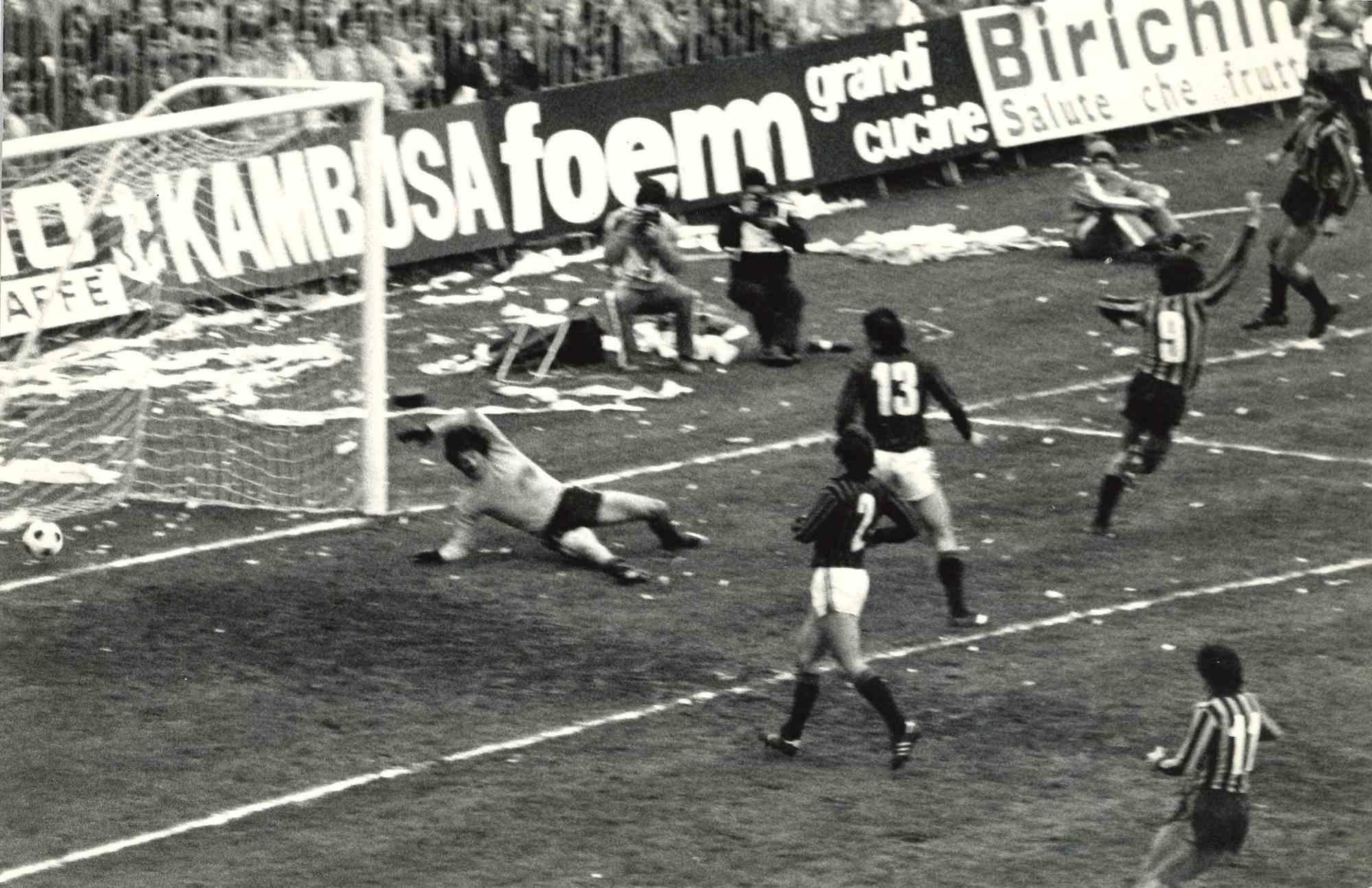 Figurative Photograph de Unknown - Gol de Alessandro Altobelli - Foto de época - Años 70