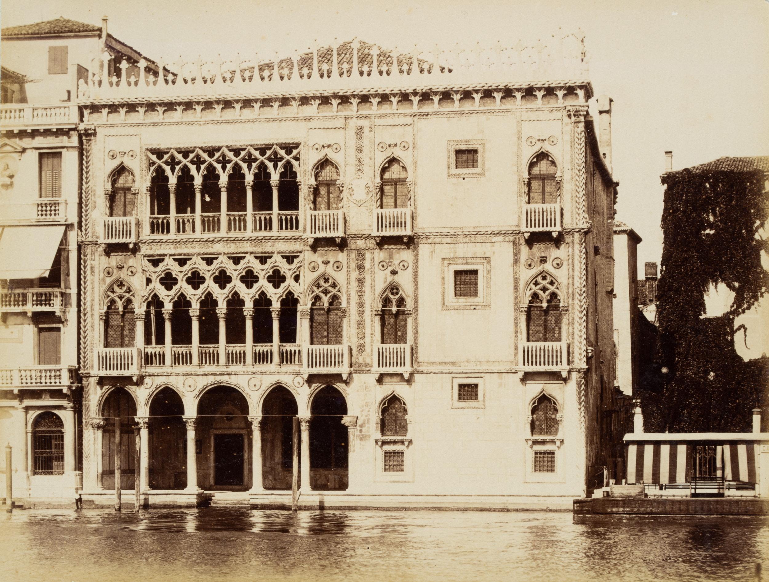 Fratelli Alinari Landscape Photograph - Golden House Palace, Venedig