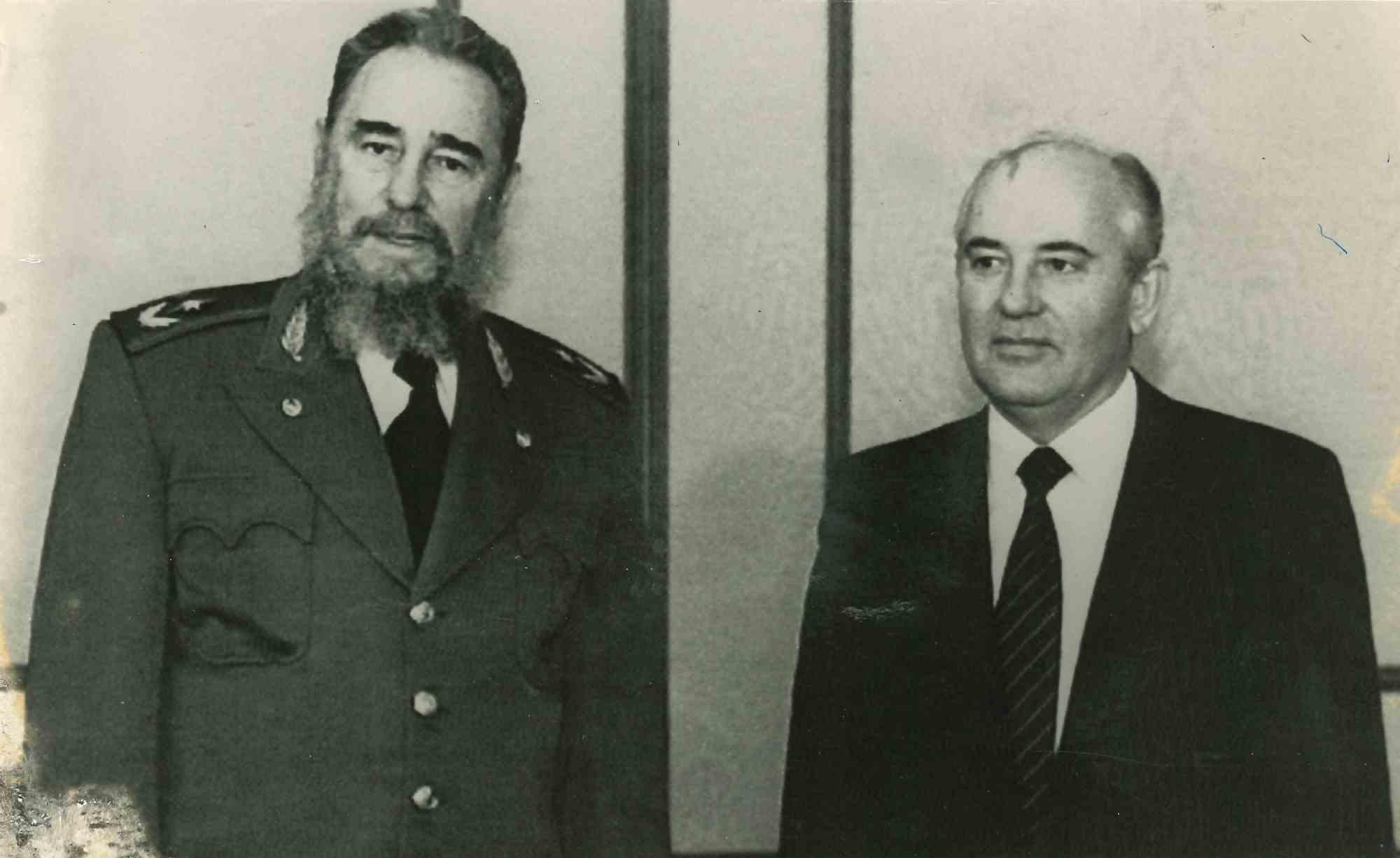 Unknown Figurative Photograph - Gorbachev and Fidel Castro - Moscow - 1980s