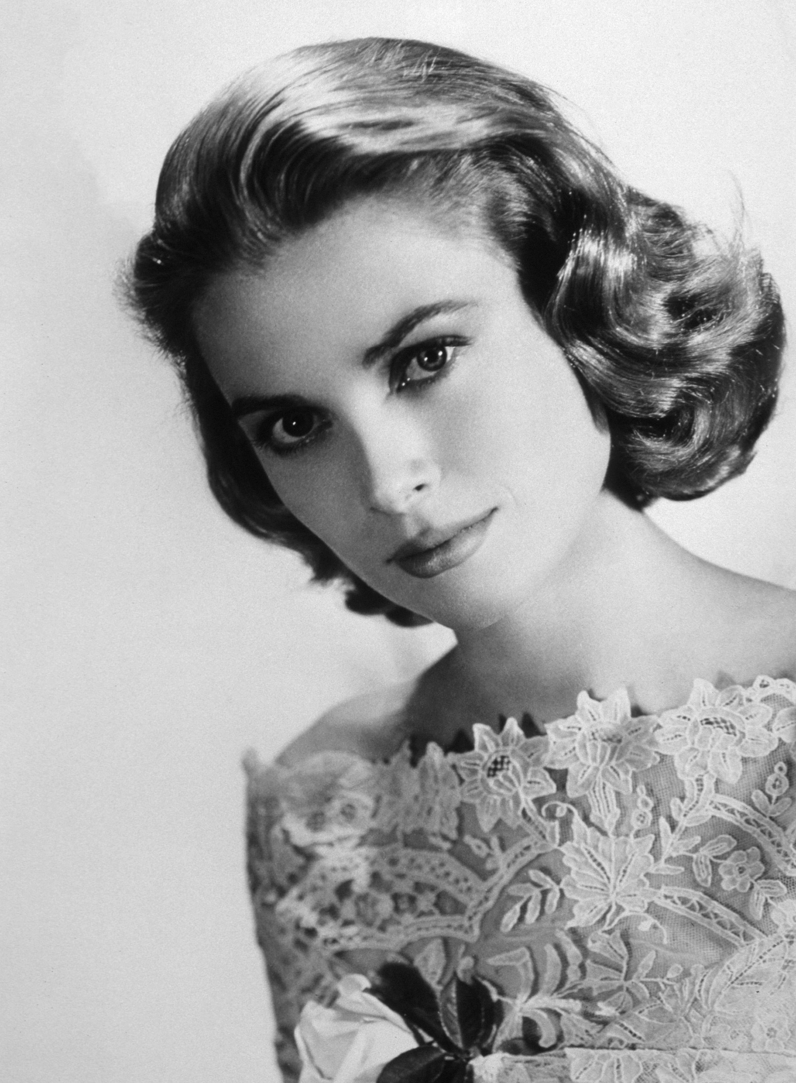 Unknown Black and White Photograph - Grace Kelly: Glamour in the Studio Globe Photos Fine Art Print