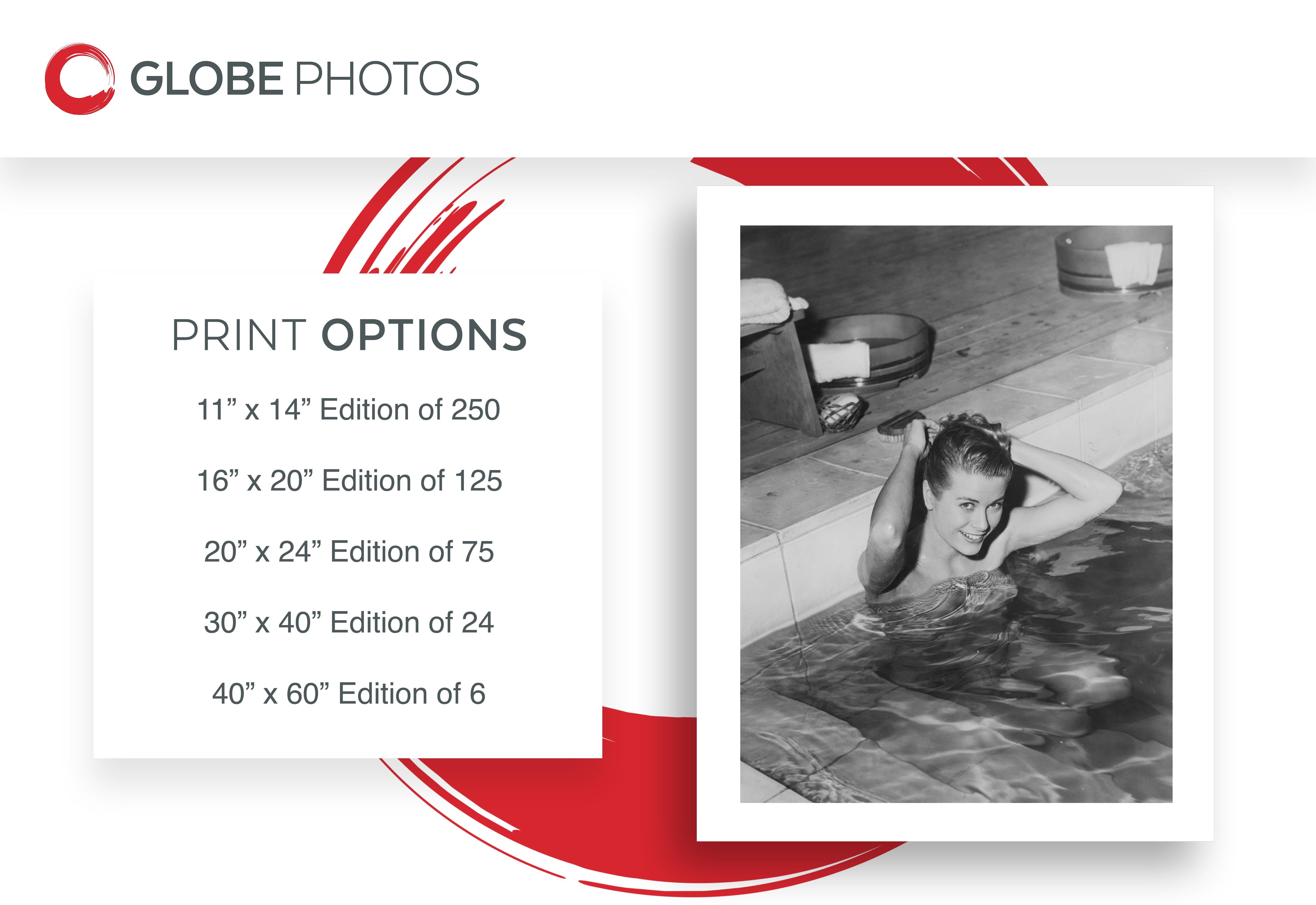 Impresionante captura en blanco y negro de Grace Kelly sonriendo en una piscina.

Grace Kelly, también conocida como Gracia de Mónaco, fue una actriz estadounidense y princesa de Mónaco como esposa del príncipe Rainiero III desde su matrimonio en