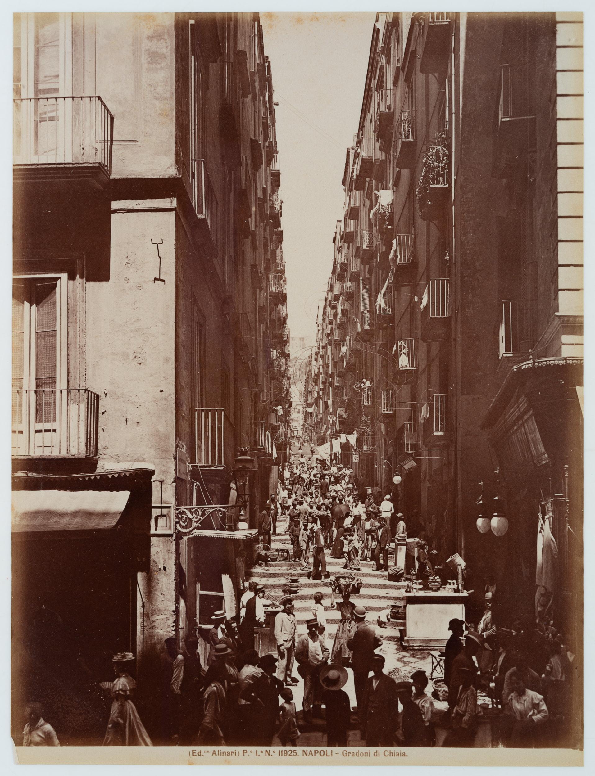 Gradoni di Chiaia, Neapel – Photograph von Fratelli Alinari