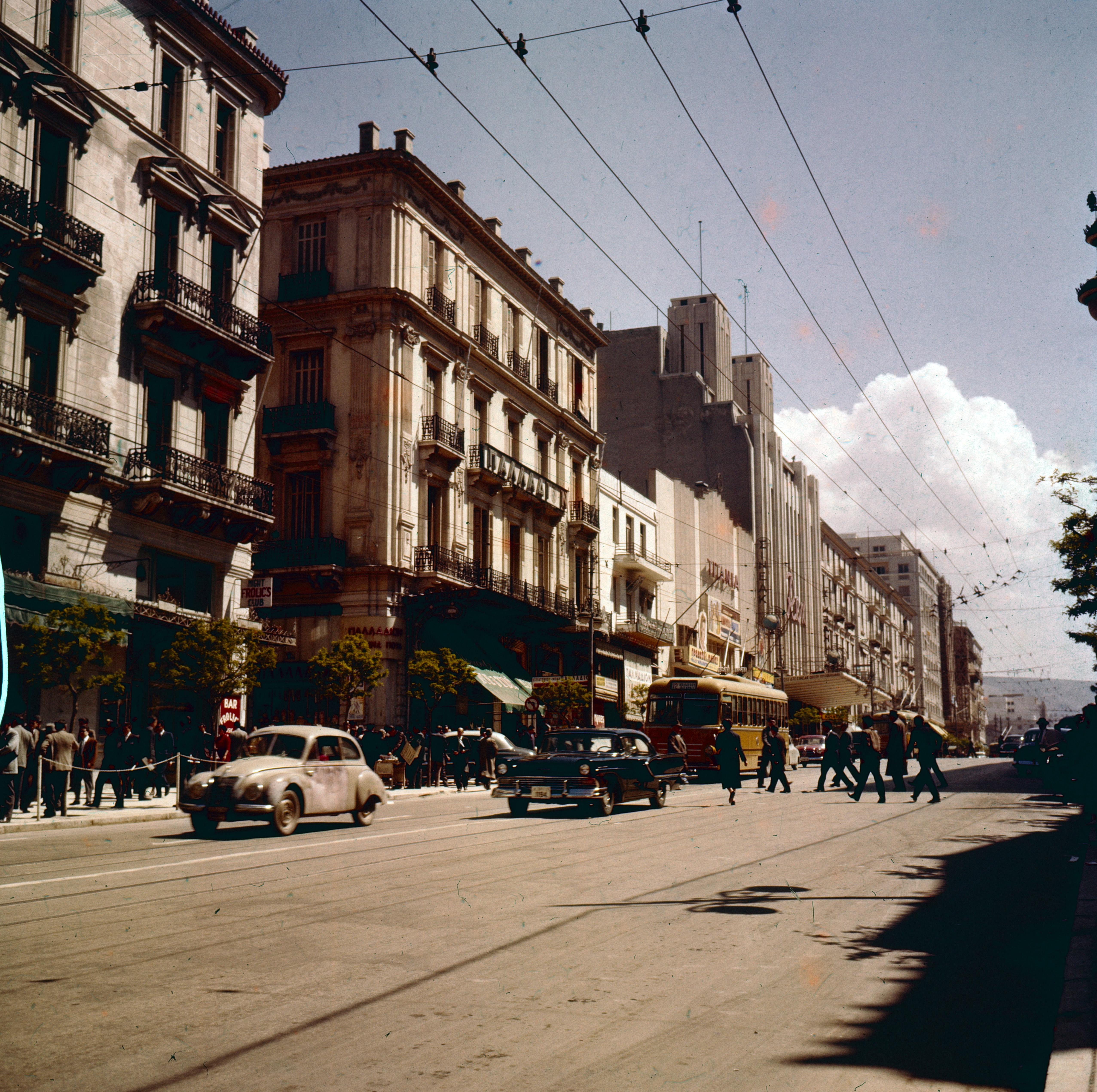 Color Photograph de Unknown - Grecia en  1957 - Atenas