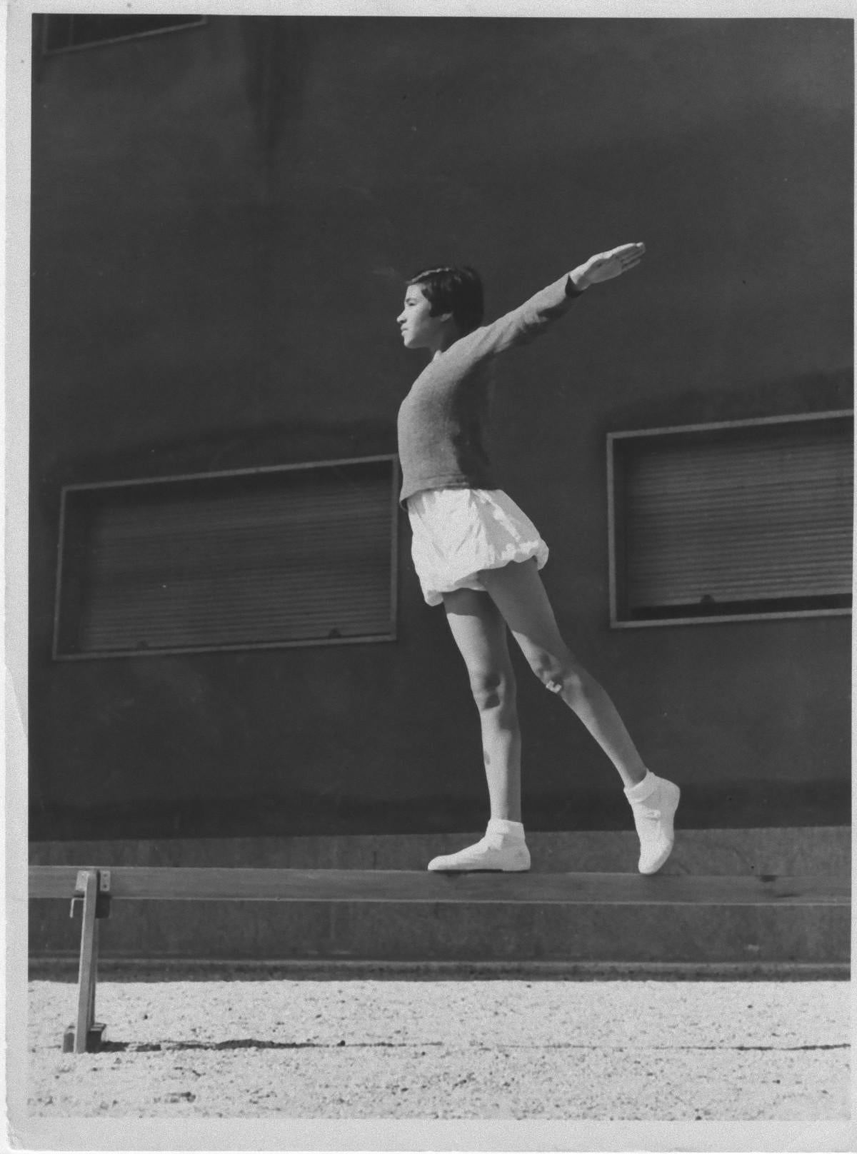 Unknown Figurative Photograph – Gymnastik in einem Stadium während des Fascismus in Italien - Vintage b/w Foto - 1934 c.a.