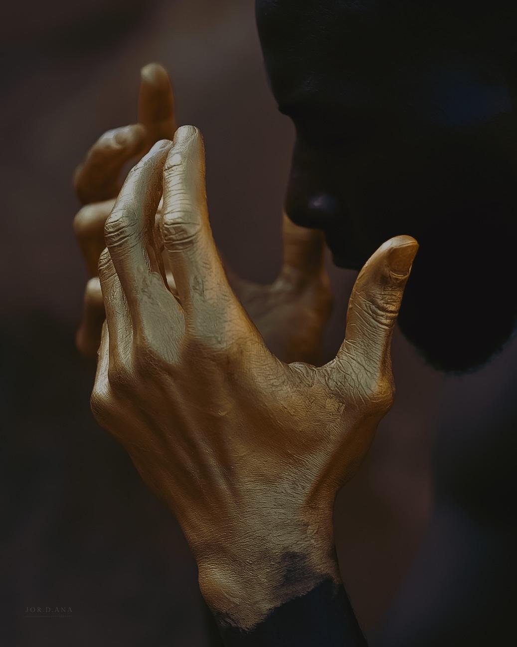 Hands Of God von Jordana Ozier Lafontaine – Photograph von Unknown