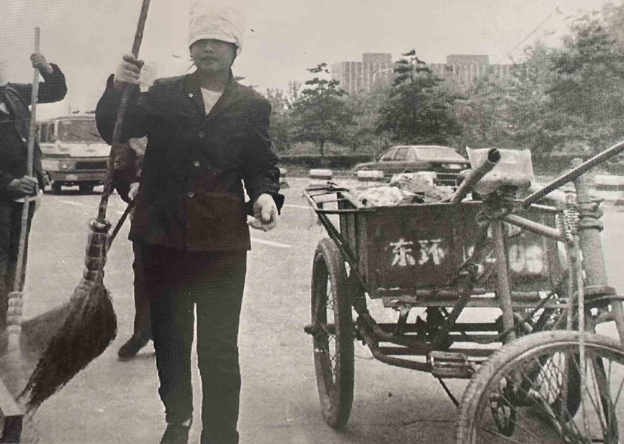 Unknown Figurative Photograph - Historical Photo - China, Beijing - Mid-20th Century