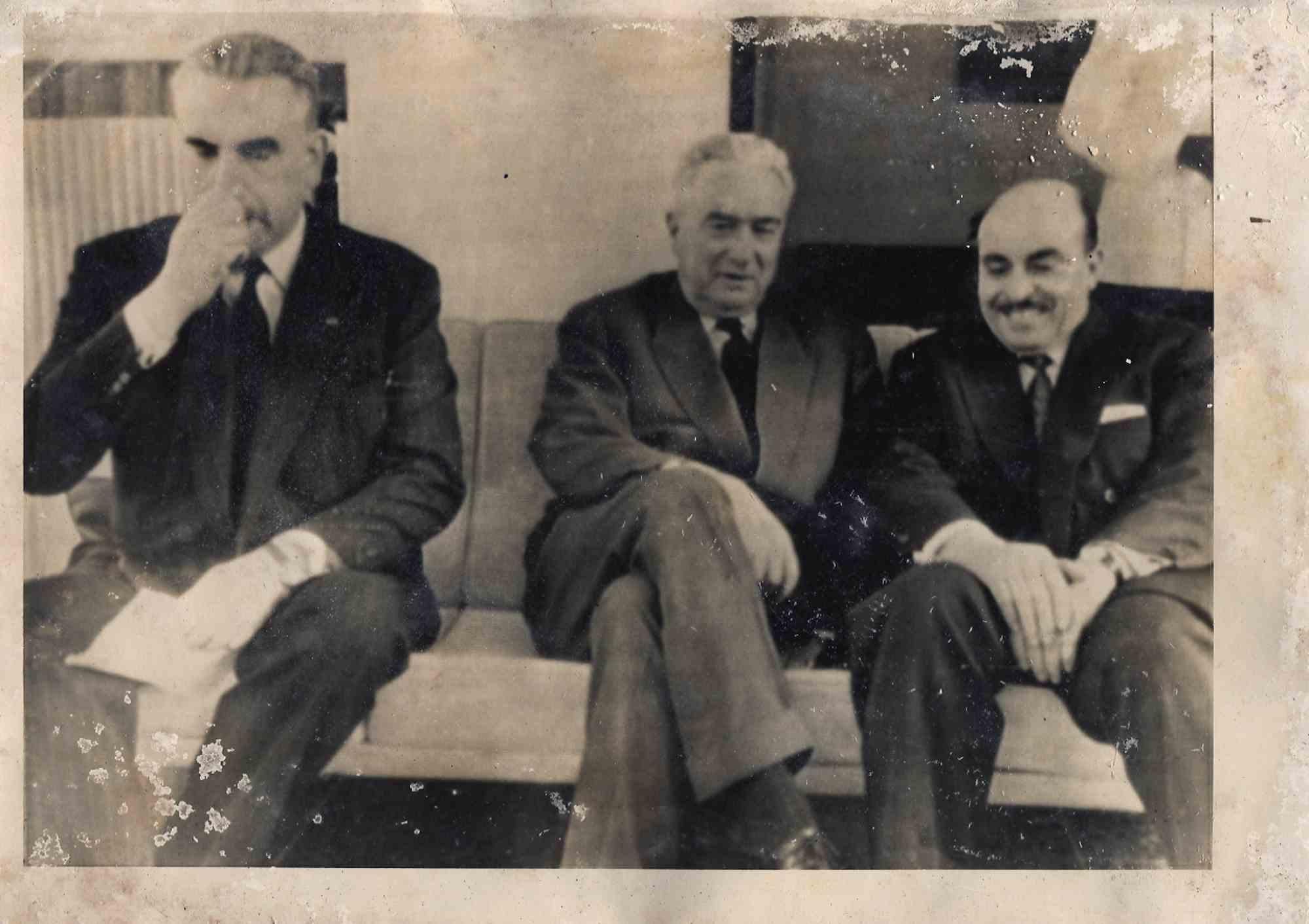 Figurative Photograph di Unknown - Foto storica - Fouchet Fares e Louis Josee - Foto - metà del XX secolo