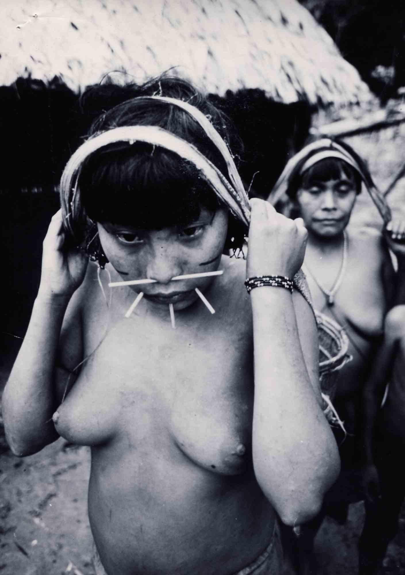Unknown Figurative Photograph – Historisches Foto – Indigene Kunst – Vintage-Foto – 1980er Jahre