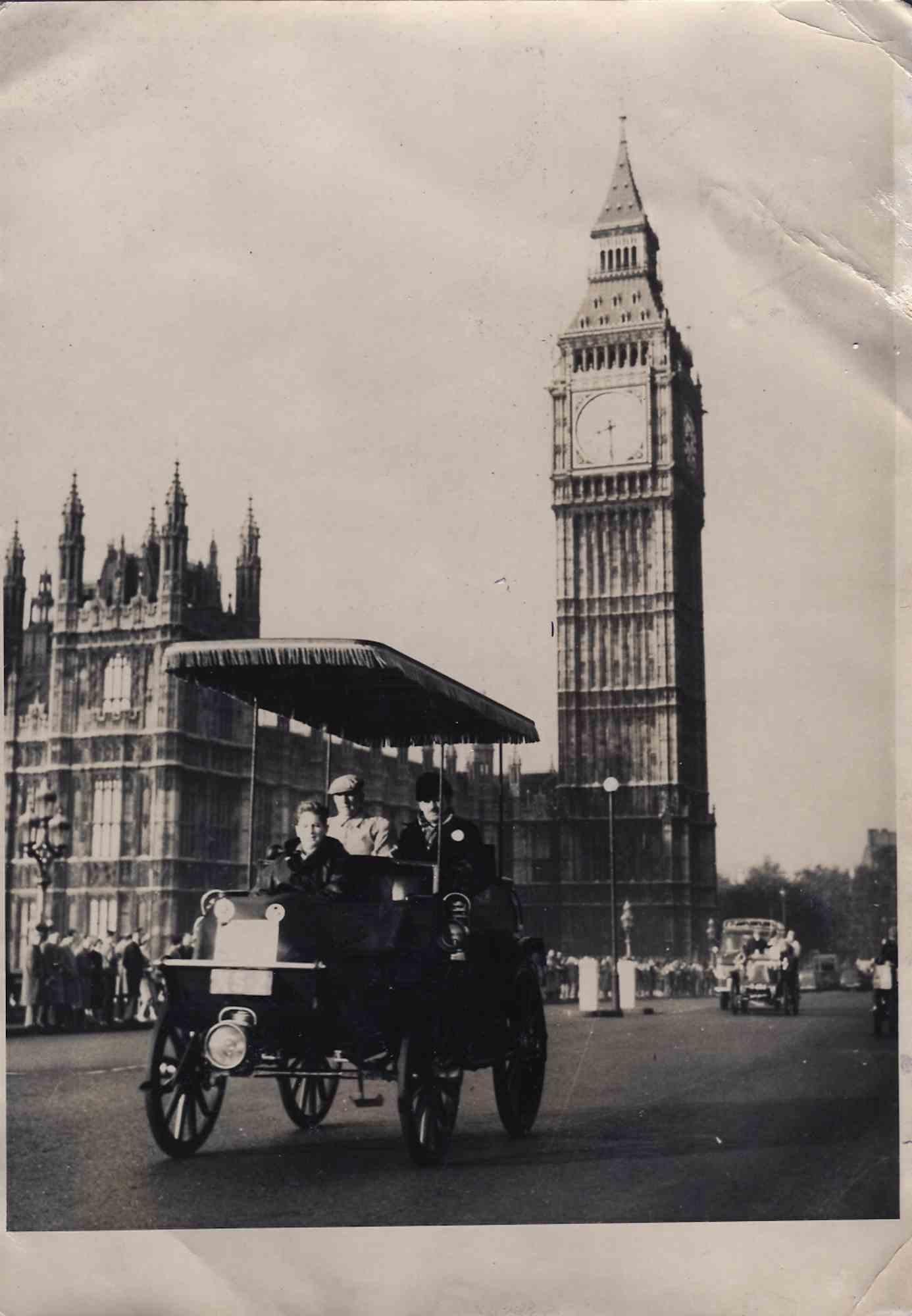Unknown Figurative Photograph - Historical Photo - London With Arrol Johnston - Early 20th Century