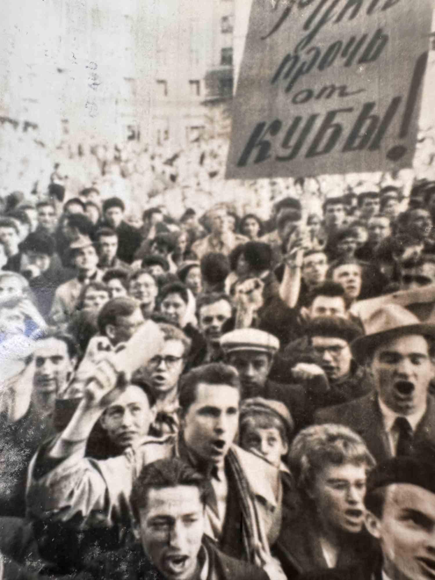 Unknown Figurative Photograph - Historical Photo - Manifestation in Moscow - 1960s
