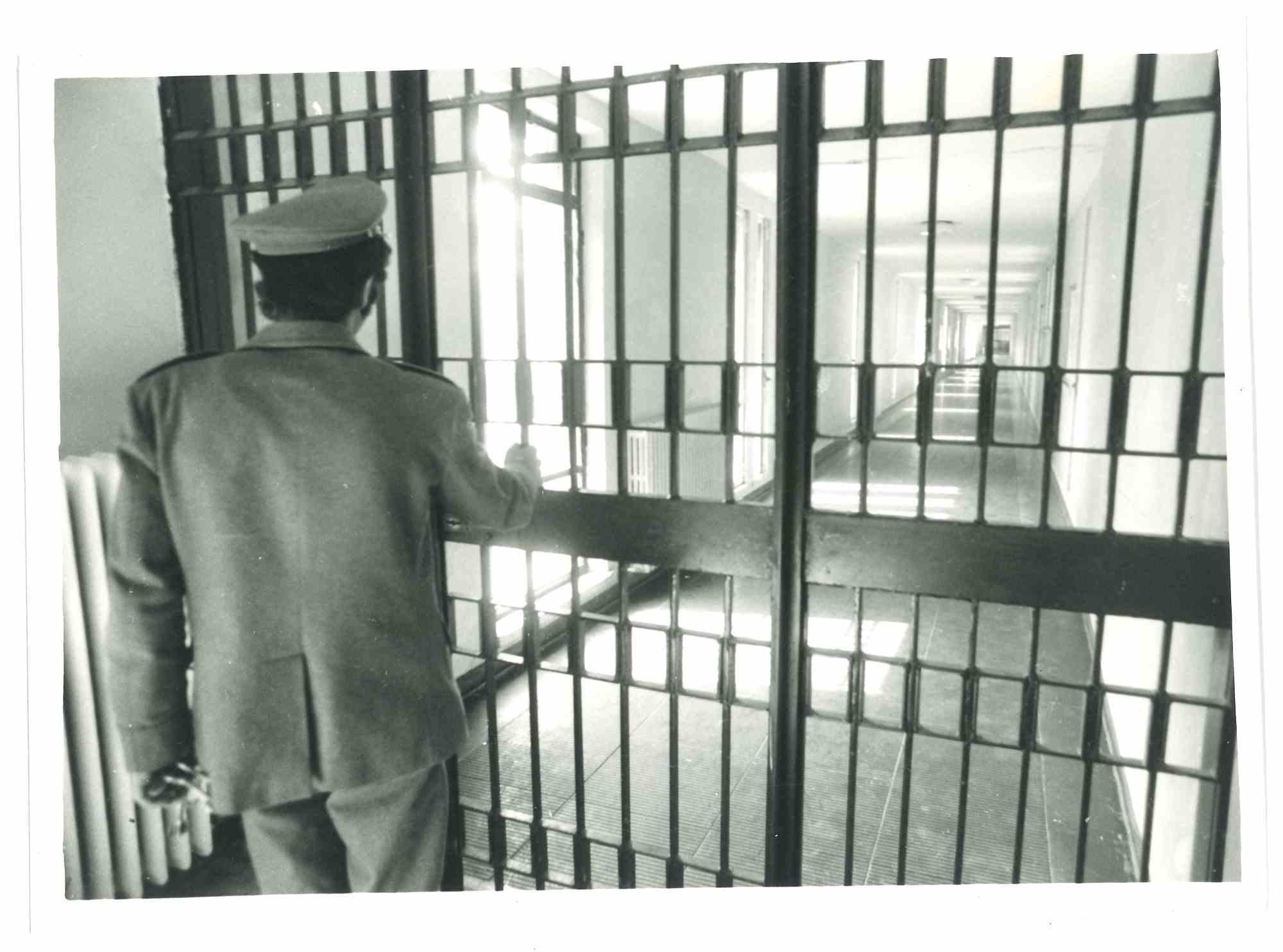 Landscape Photograph Unknown - Photo historique de Prison  - 1970s