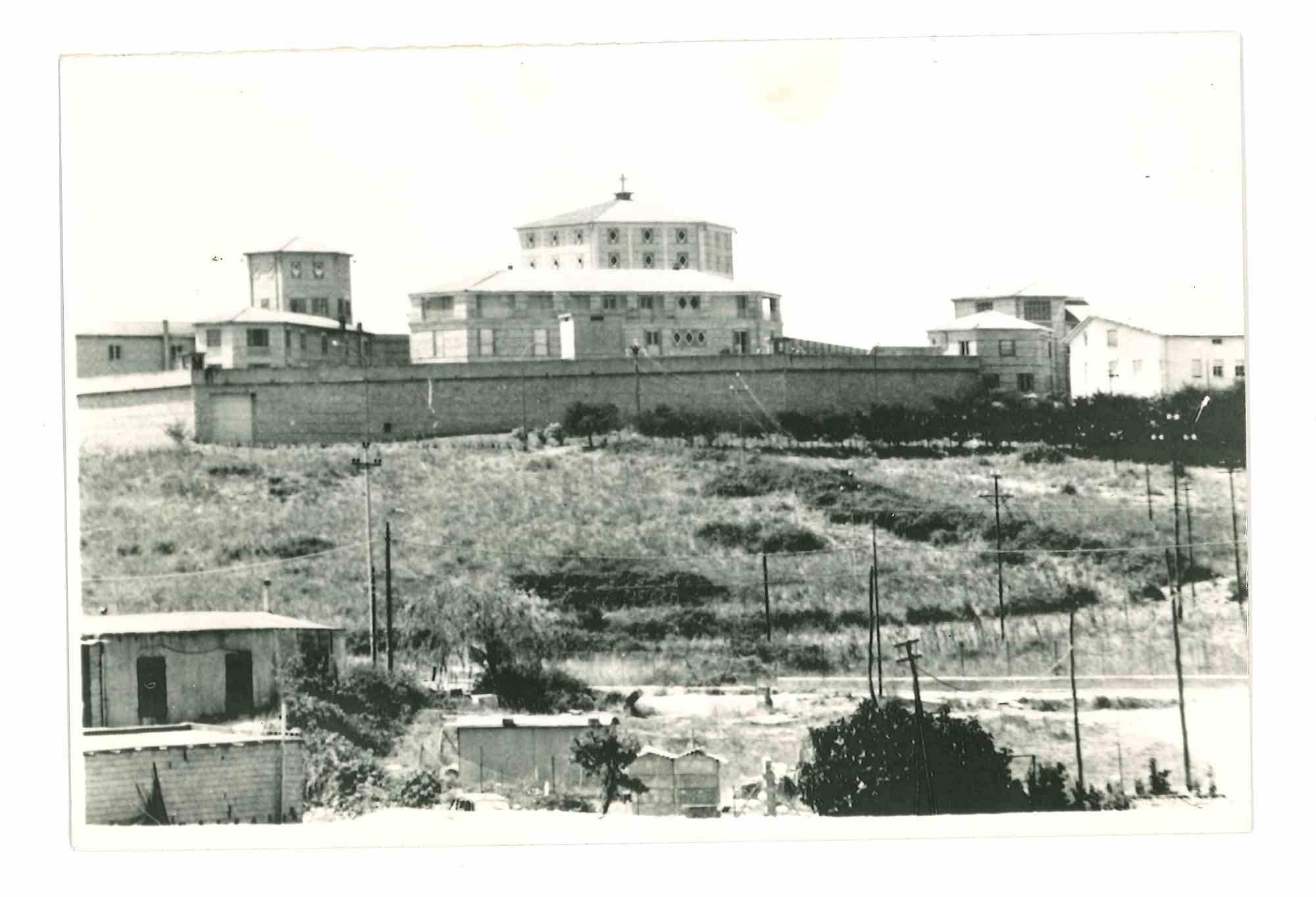 Unknown Portrait Photograph - Historical Photo of Prison  - Badu 'e Carros - 1970s