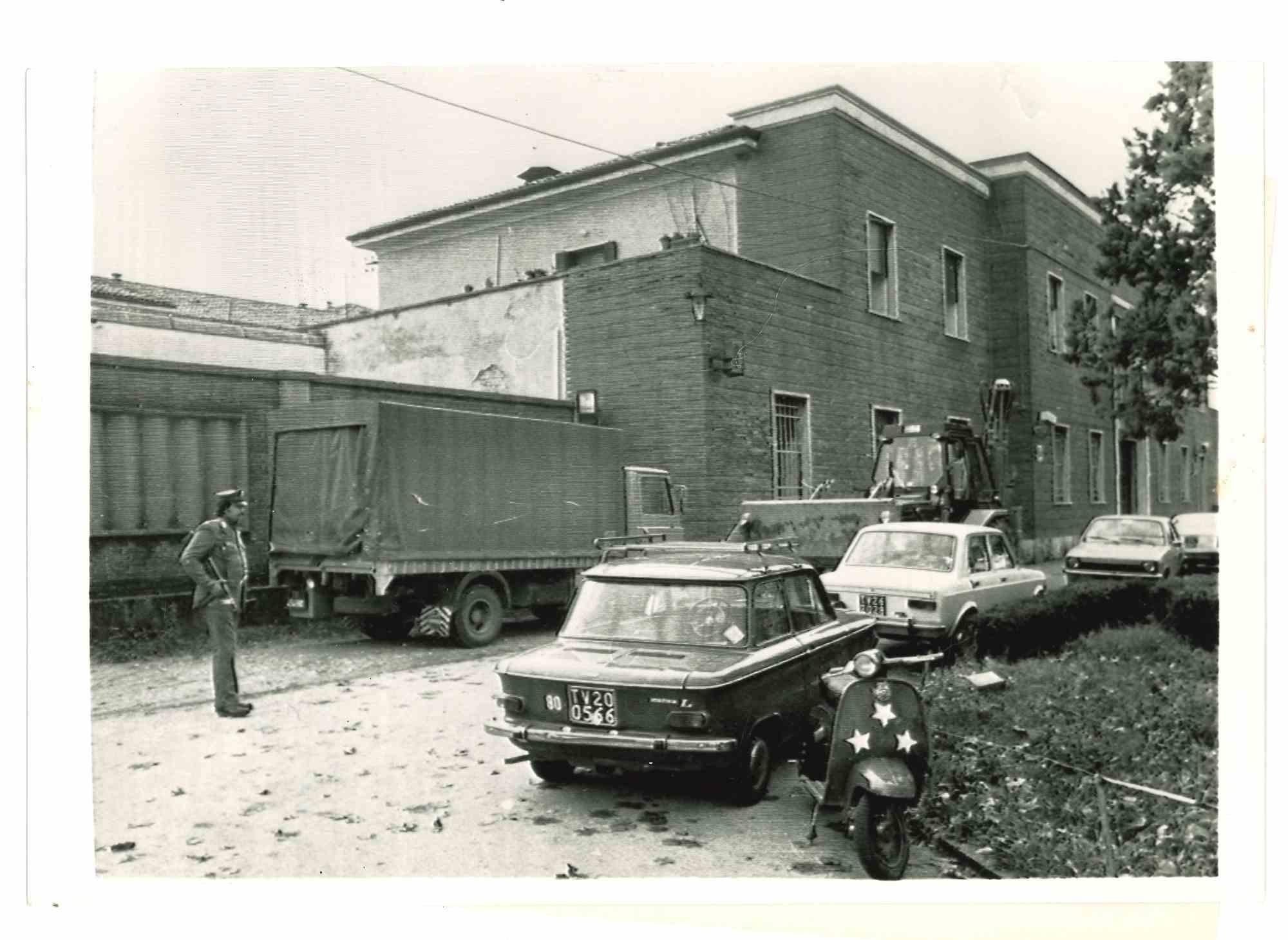 Figurative Photograph Unknown - Photo historique de Prison  - Treviso - 1970