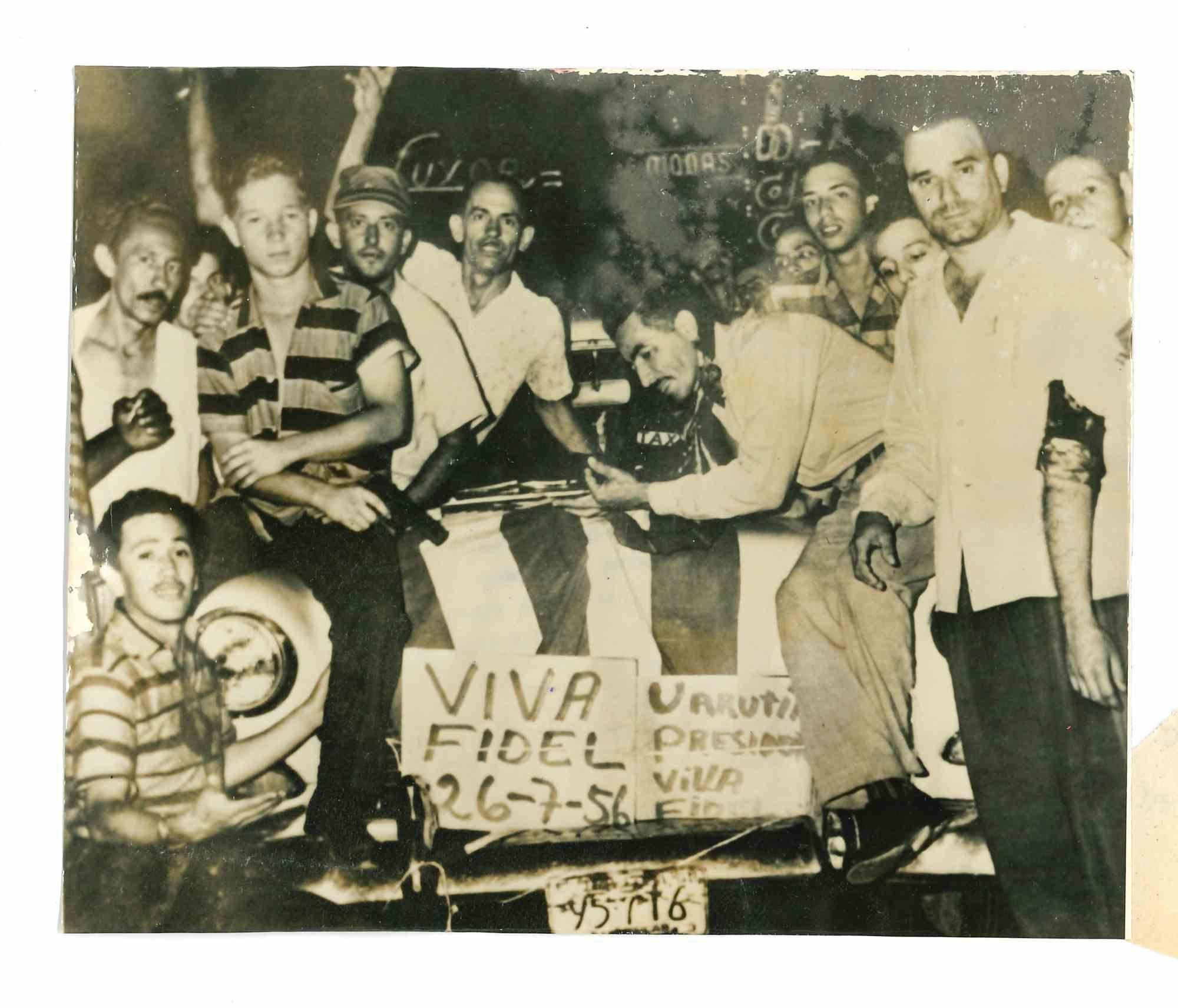 Unknown Portrait Photograph – Historisches Foto – Viva Fidel – 1956