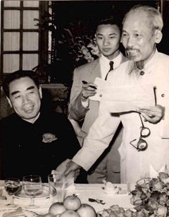 Ho Chi Minh During a Party - Vintage B/W photo - 1960s