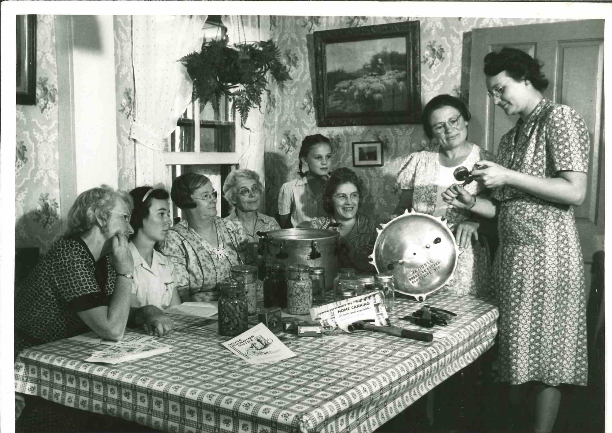 Unknown Figurative Photograph - Home Demonstration - American Vintage Photograph - Mid 20th Century