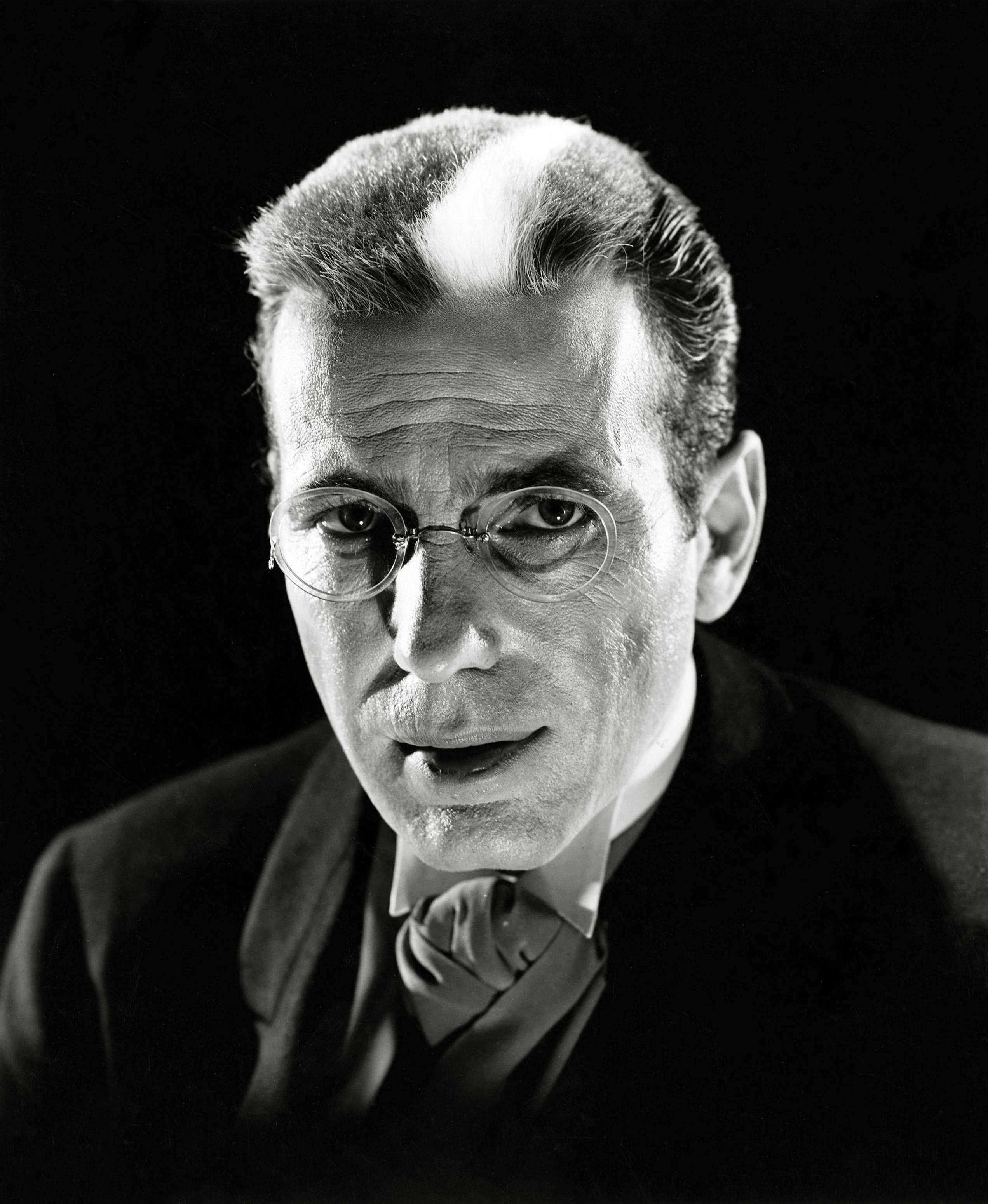 Unknown Black and White Photograph – Humphrey Bogart: The Return of Doctor X Globe Photos Fine Art Print