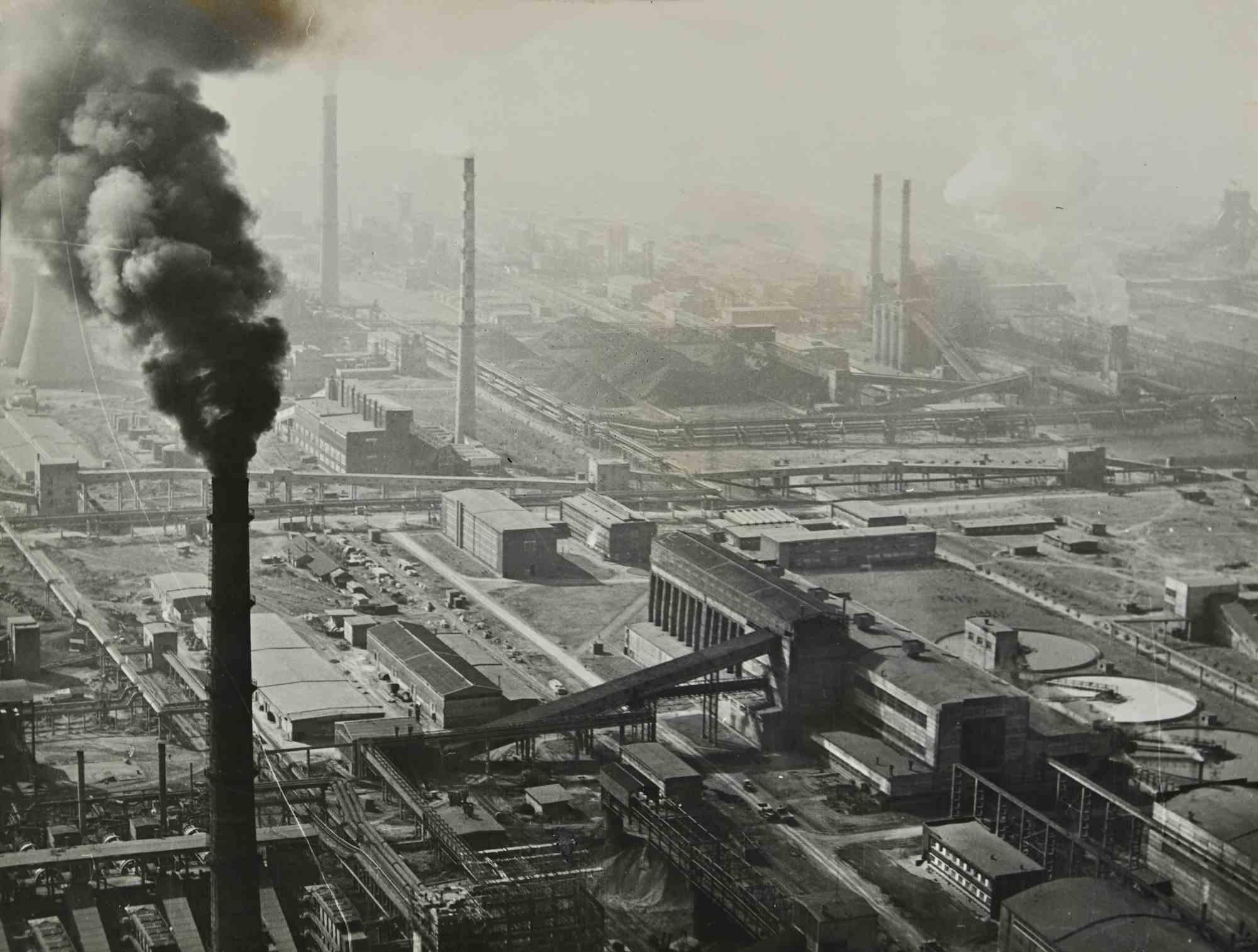 Landscape Photograph di Unknown - Città industriale - Foto - metà del XX secolo