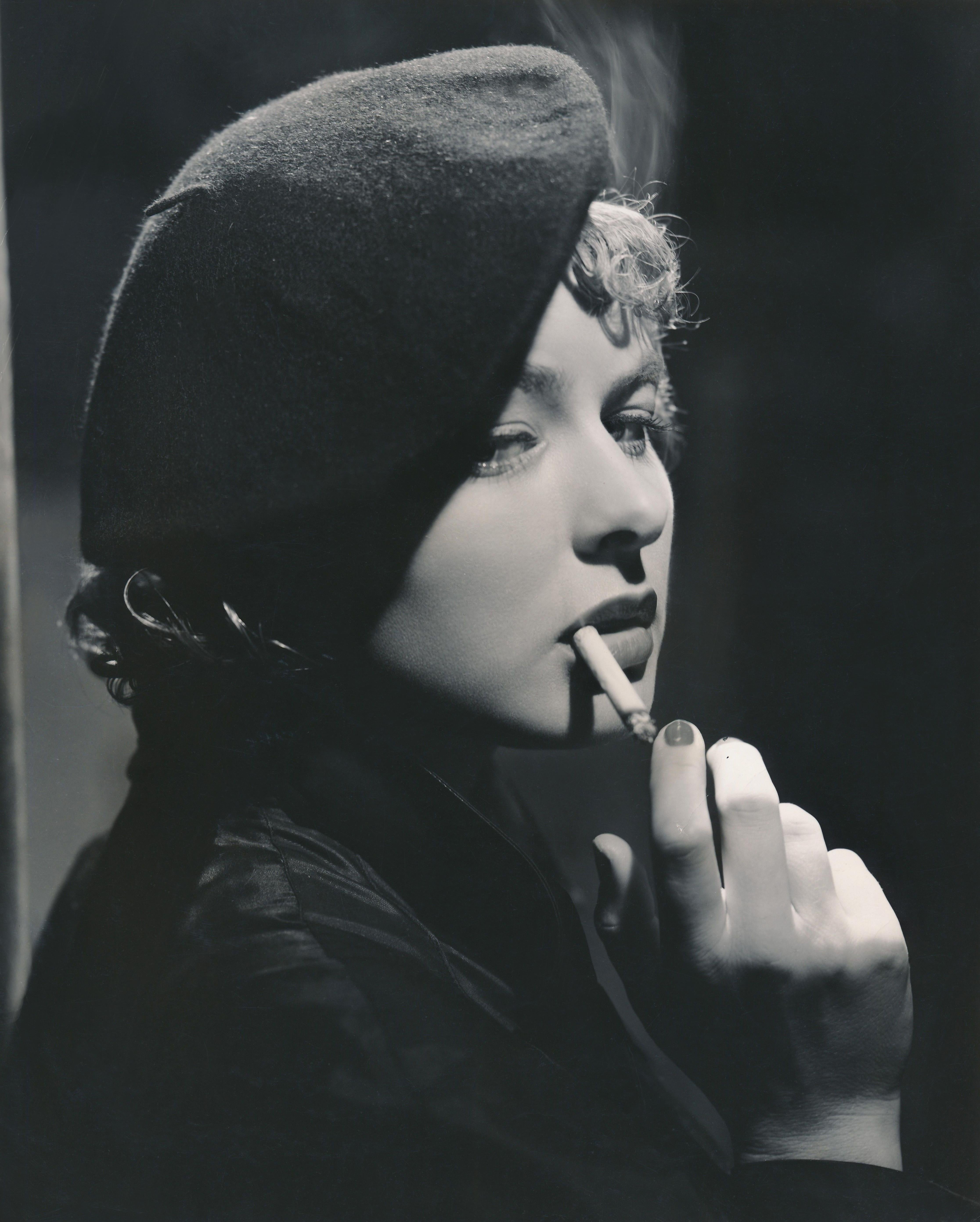 Unknown Portrait Photograph – Ingrid Bergman Smoking Fine Art Print