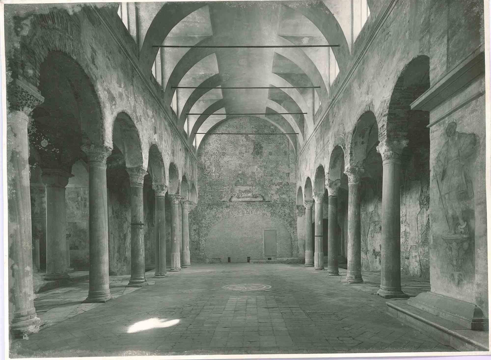 Unknown Figurative Photograph - Interior of Navetacentrale - Vintage Photo - Early 20th century