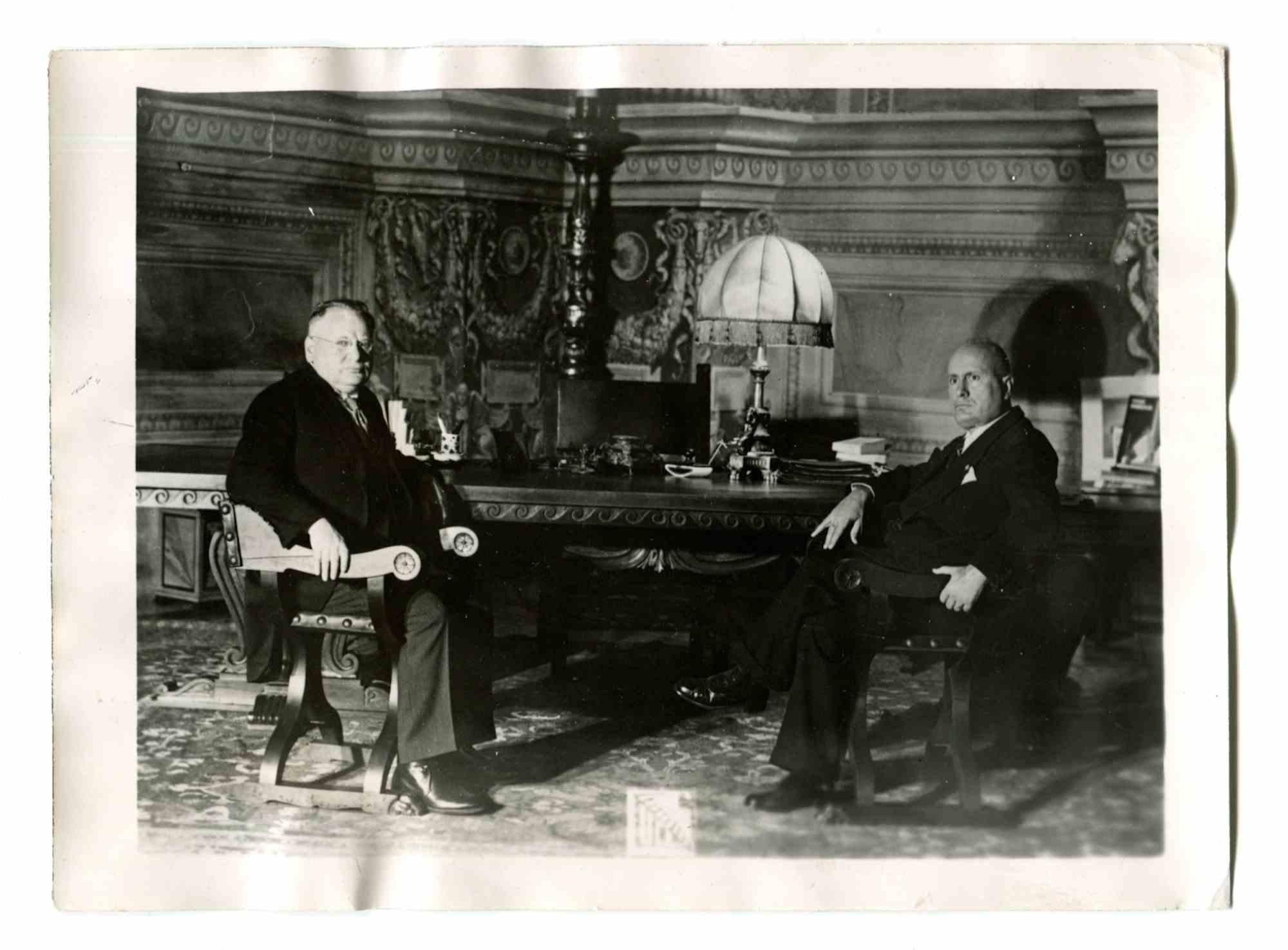 Figurative Photograph Unknown - Époque du Fascisme italien - rencontre de Mussolini et Litvinoff - Photo vintage - années 1930