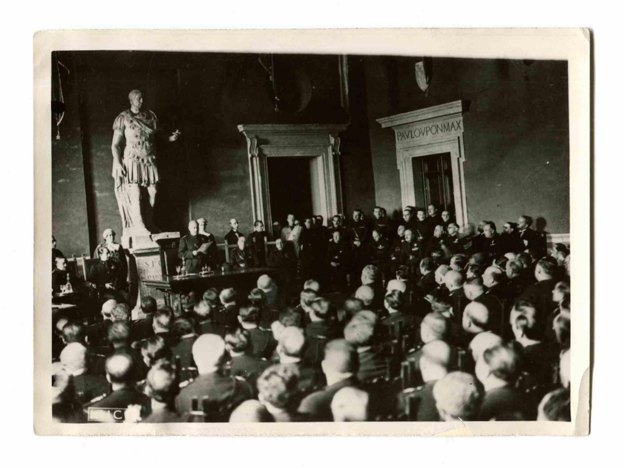 Unknown Portrait Photograph - Italian Fascism Era - The Conference - Vintage Photo - 1930s