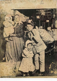 Italian Immigrants in New York in 1905 - Vintage Photograph