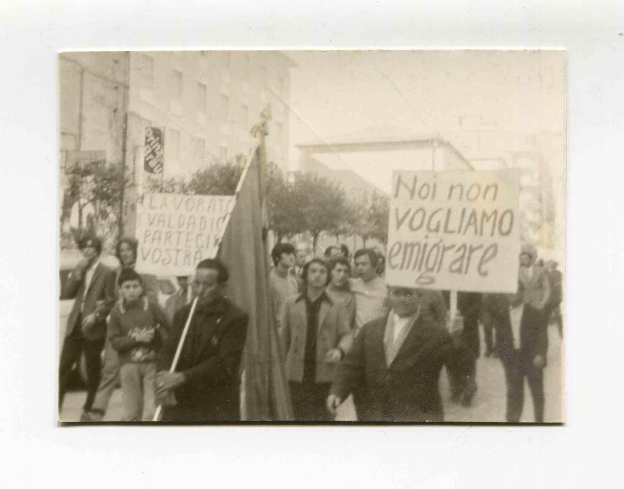 Unknown Black and White Photograph - Italian Protests - Avanti Vintage Photograph - 1950s