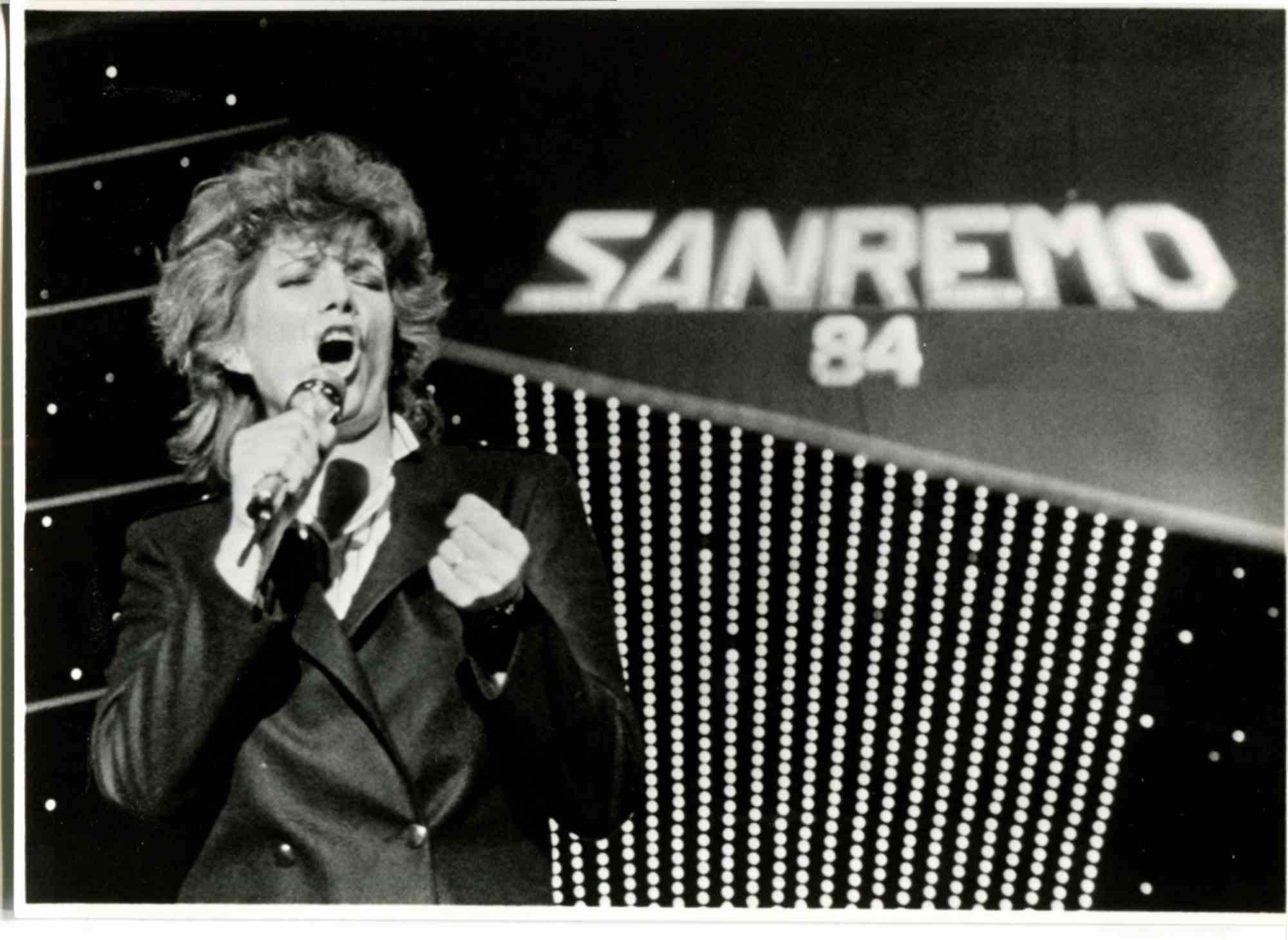 Unknown Figurative Photograph -  Iva Zanicchi at Sanremo Festival 84 - Photo - 1984
