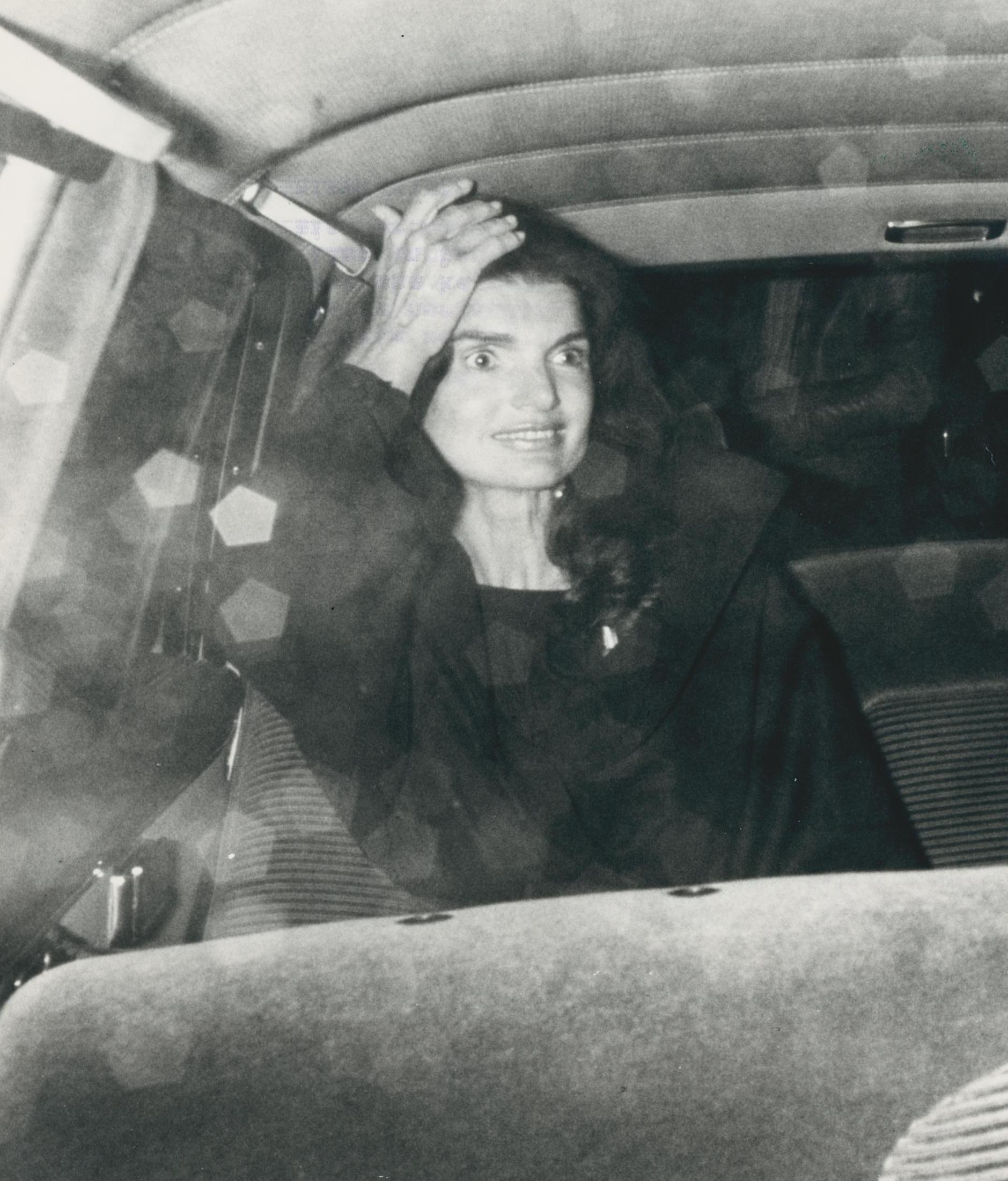 Jackie Kennedy in Car, Paris, France, 20 x 30, 5 cm, 1974 - Modern Photograph by Unknown