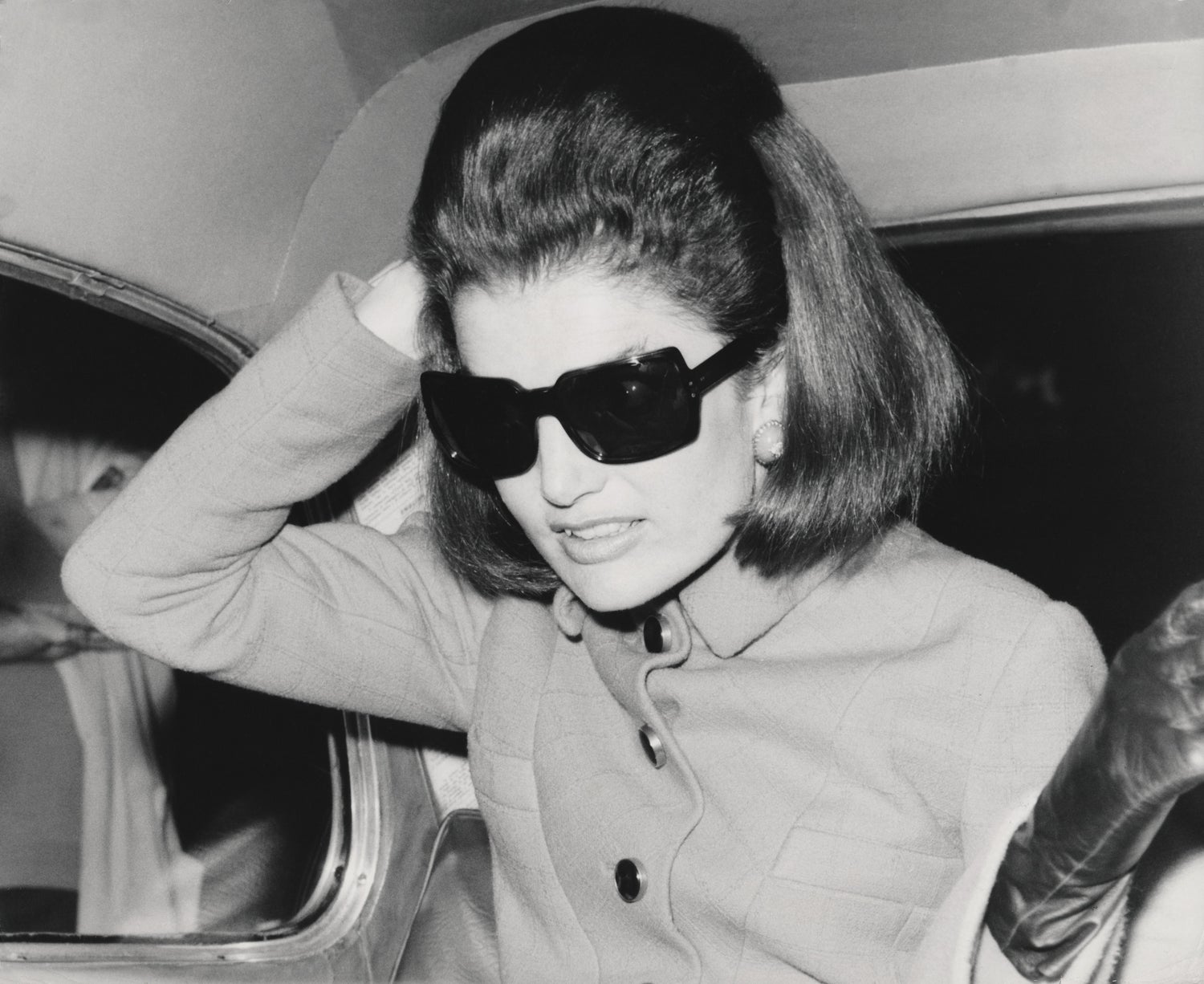 Unknown - Jackie Kennedy: Sunglasses at Night Globe Photos Fine Art Print  For Sale at 1stDibs