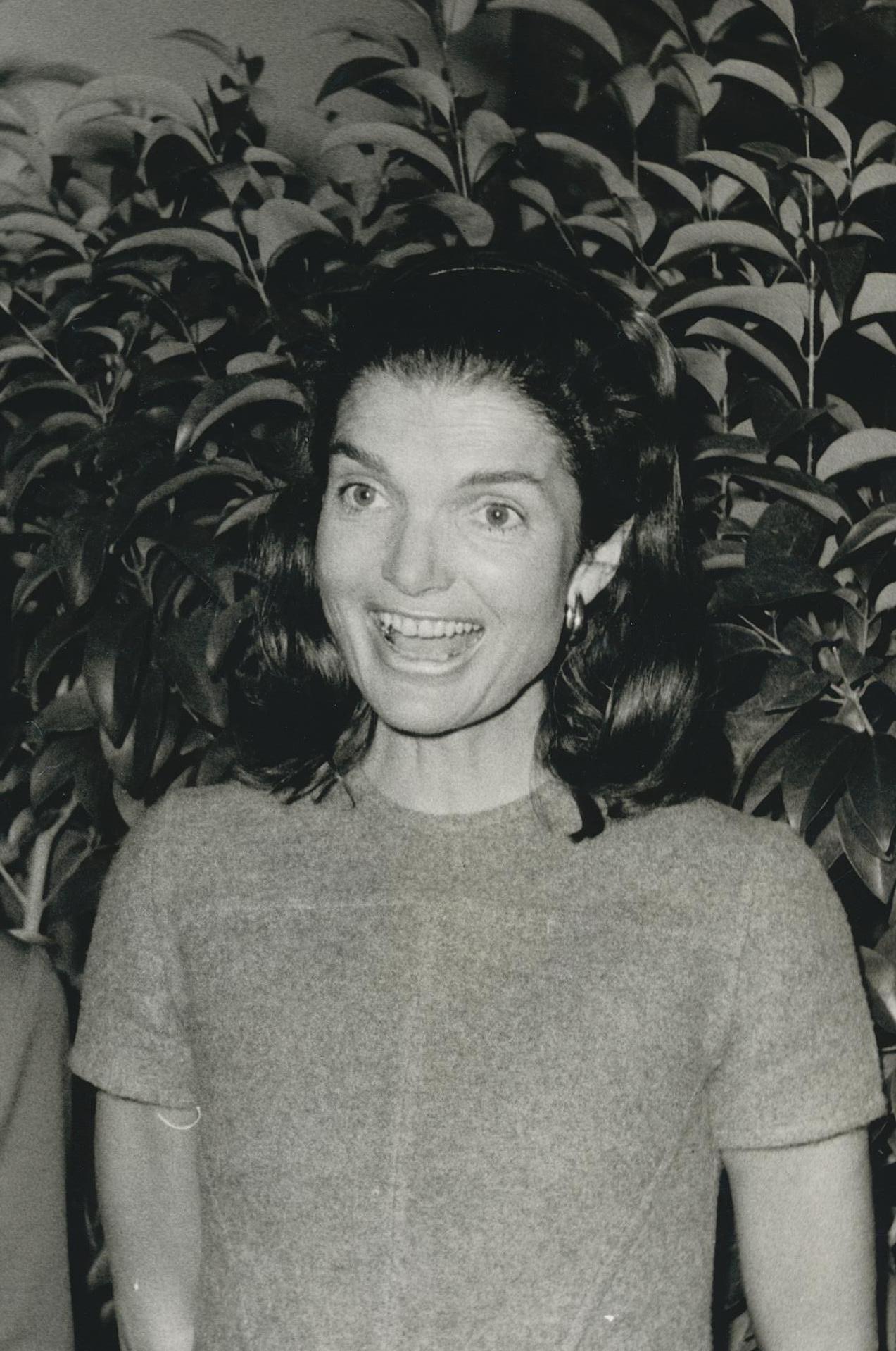 Jackie Onassis, Schwarz-Weiß-Fotografie, ca. 1960 – Photograph von Unknown
