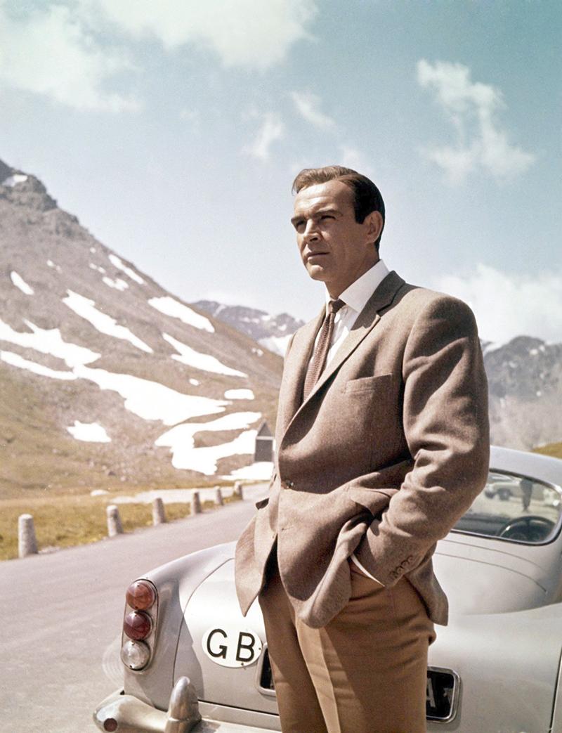 Unknown Portrait Photograph – James Bond 007 Sean Connery On Set in Schottland 