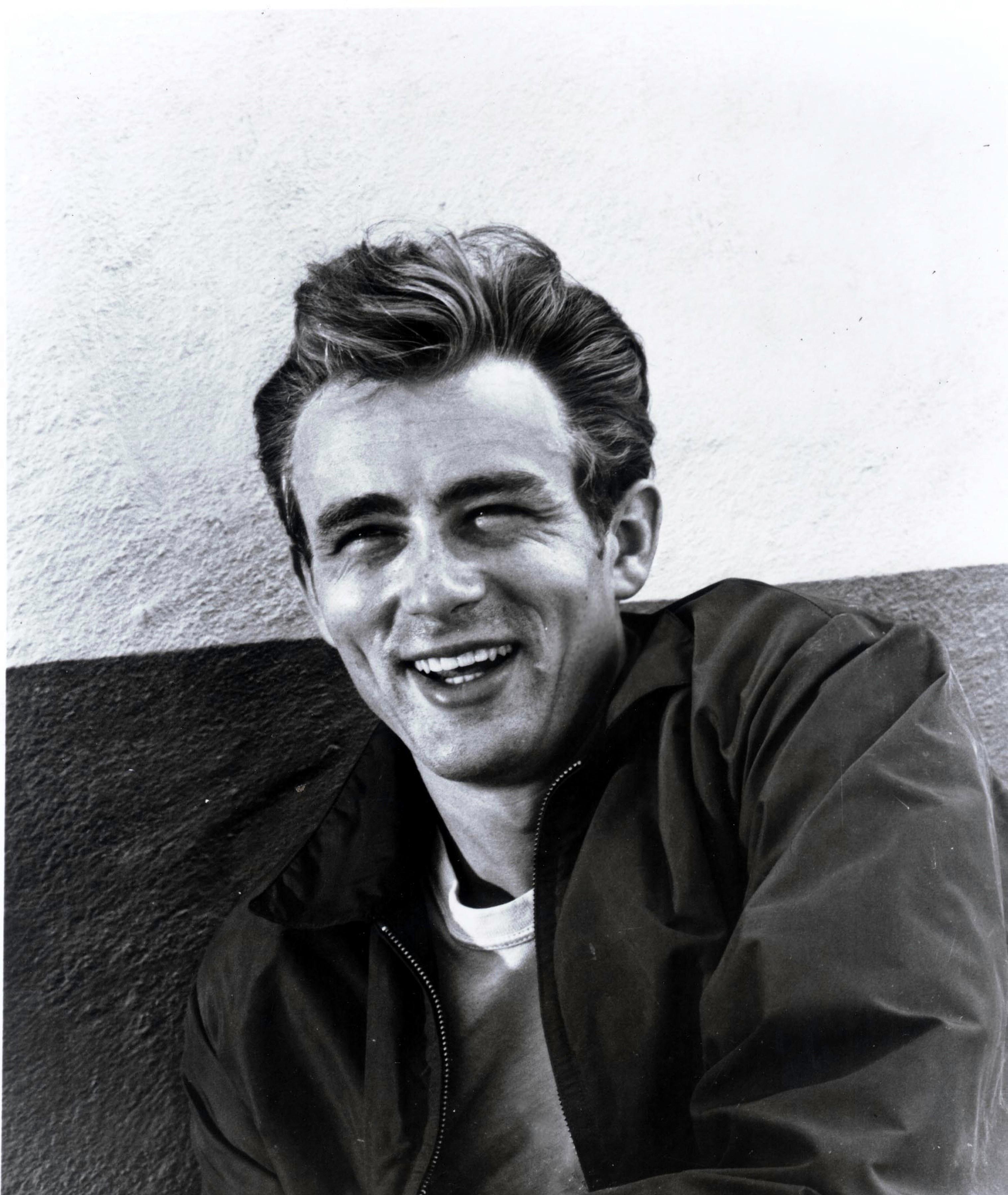 Portrait Photograph de Unknown - James Dean sonriendo