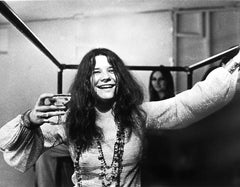 Janis Joplin Bebiendo entre bastidores
