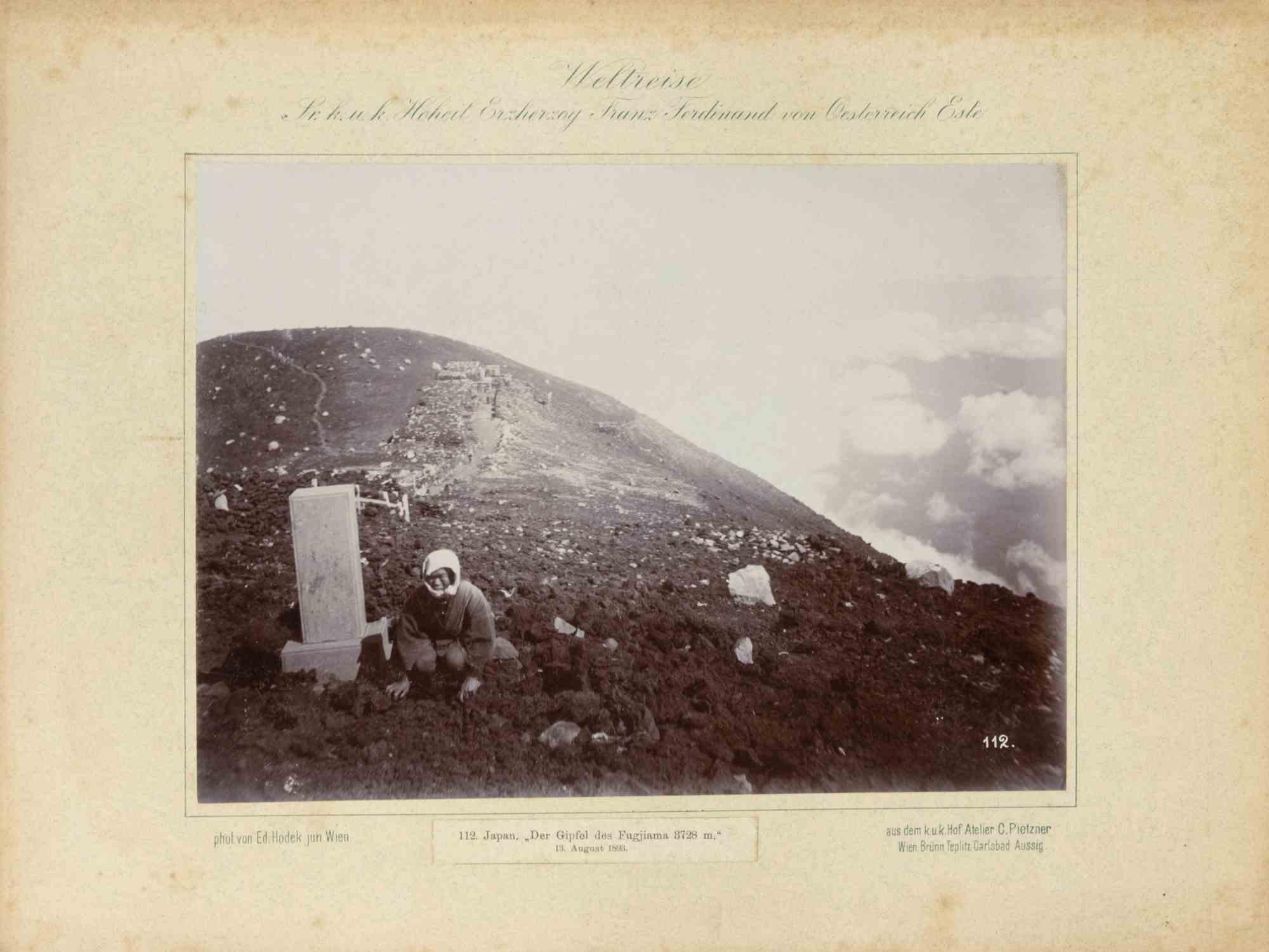 Unknown Landscape Photograph - Japan - Der Gipfel des Fugjiama - Vintage Photograph - 1893