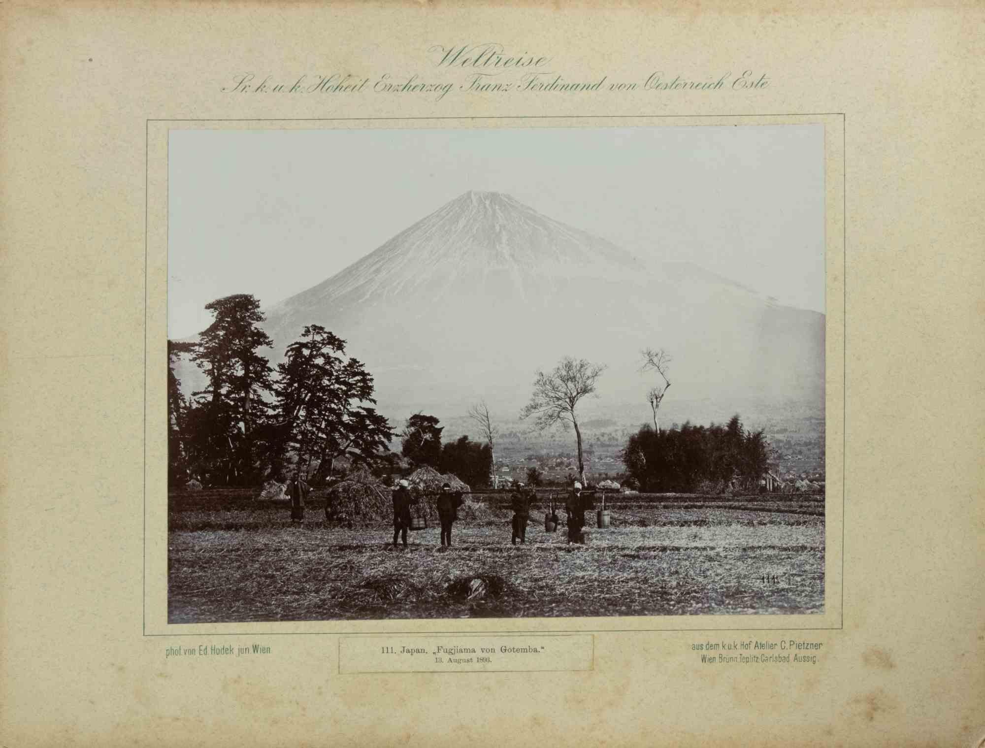 Figurative Photograph di Unknown - Giappone, Fugjiama von Gotemba - Fotografia d'epoca - 1893
