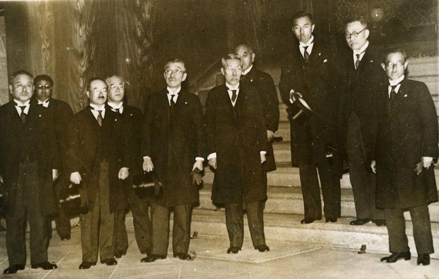 Unknown Portrait Photograph - Japanese State cabinet Hiranuma - Vintage Photo 1939
