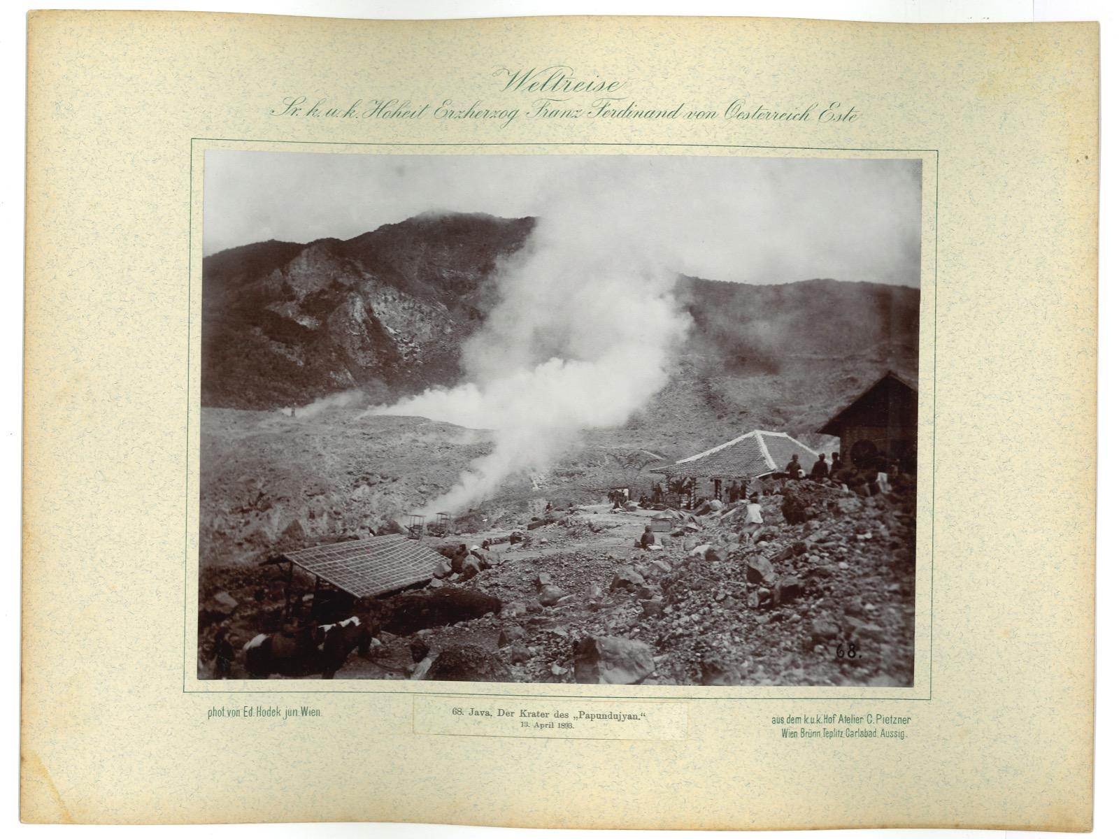 Unknown Landscape Photograph - Java, The Papundujyan crater - Original Vintage Photo - 1893