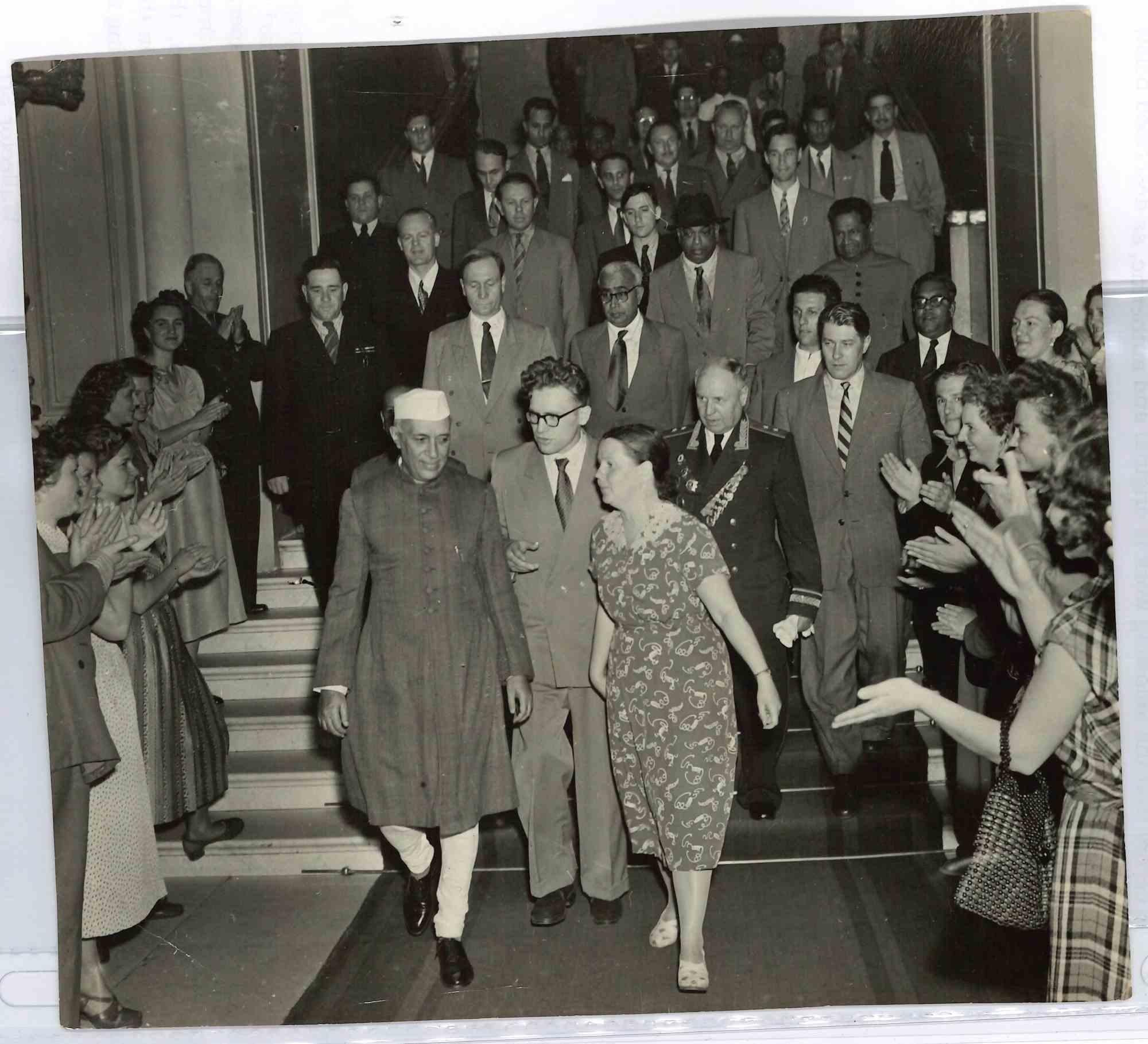 Figurative Photograph de Unknown - Jawaharlal Nehru - Foto de época - Años 60