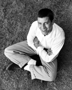 Jerry Lewis Sitting in the Grass Globe - Impression d'œuvres d'art