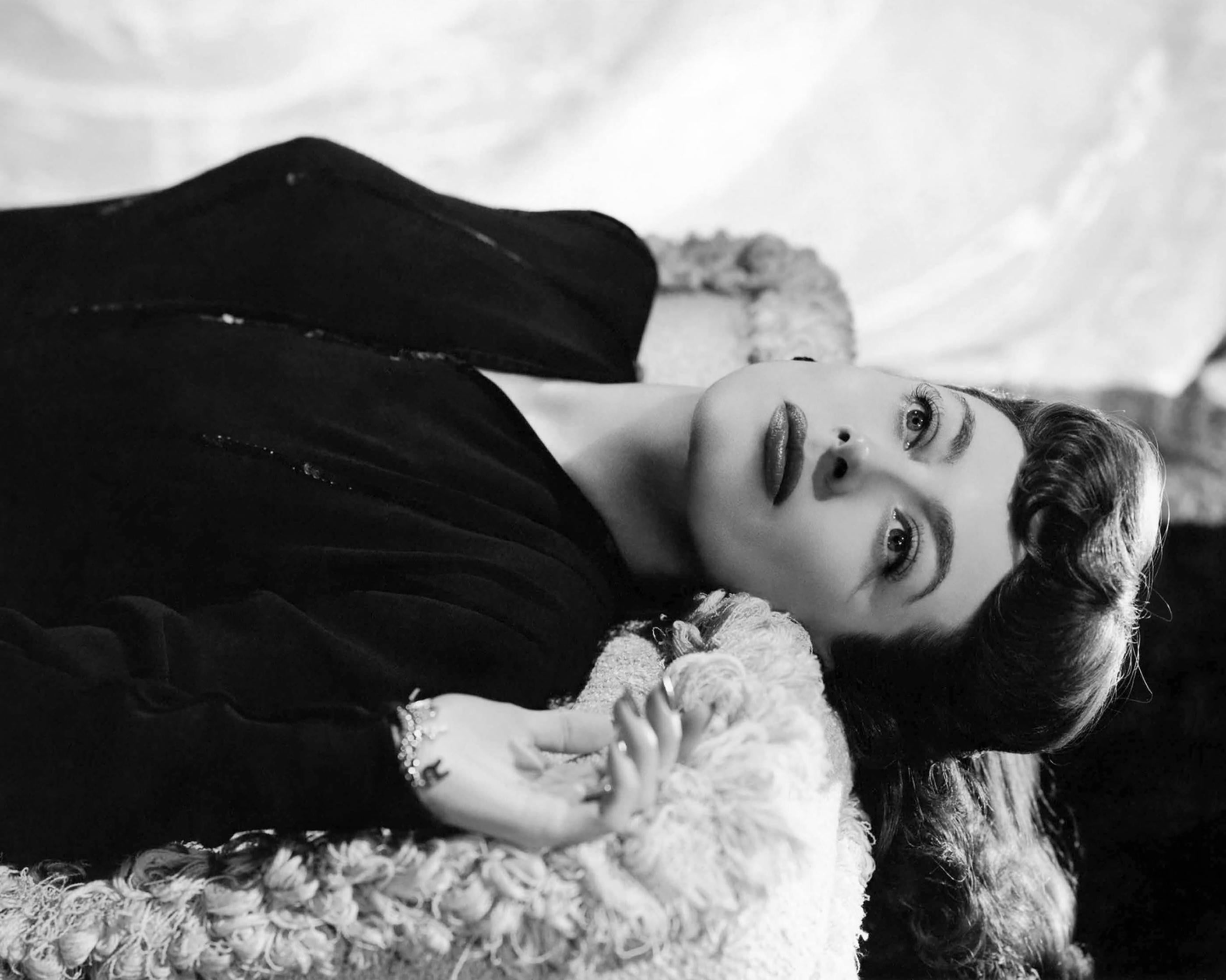 Unknown Black and White Photograph – Joan Crawford in Über jeden Verdacht erhaben