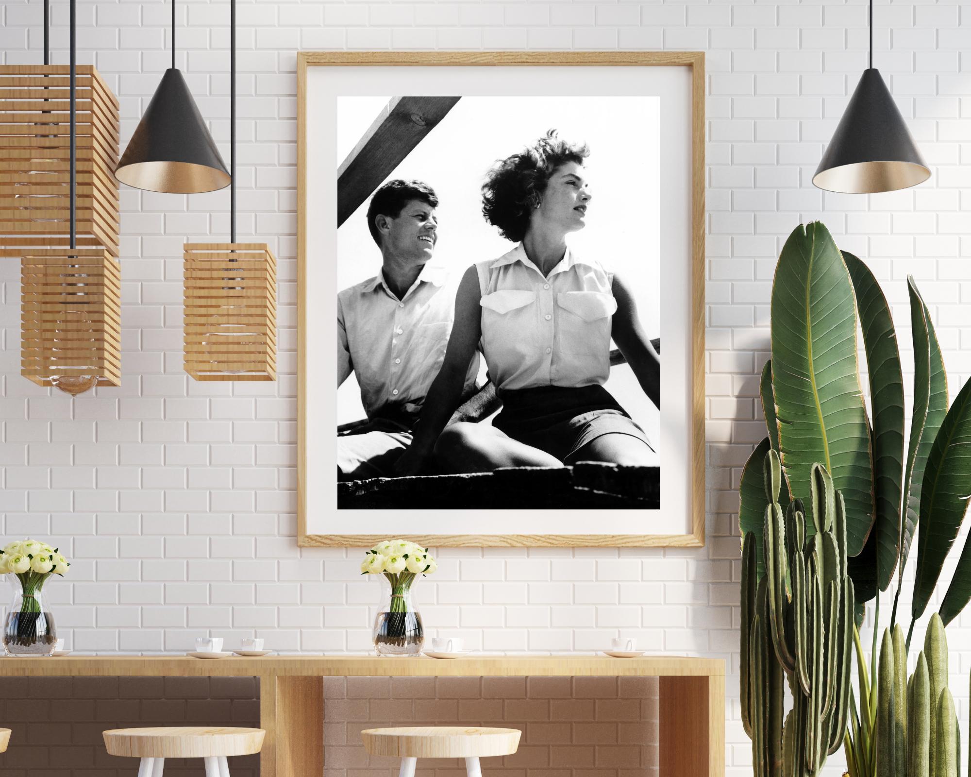 John F. Kennedy et Jackie Kennedy : Living in the Sunshine - Photograph de Unknown