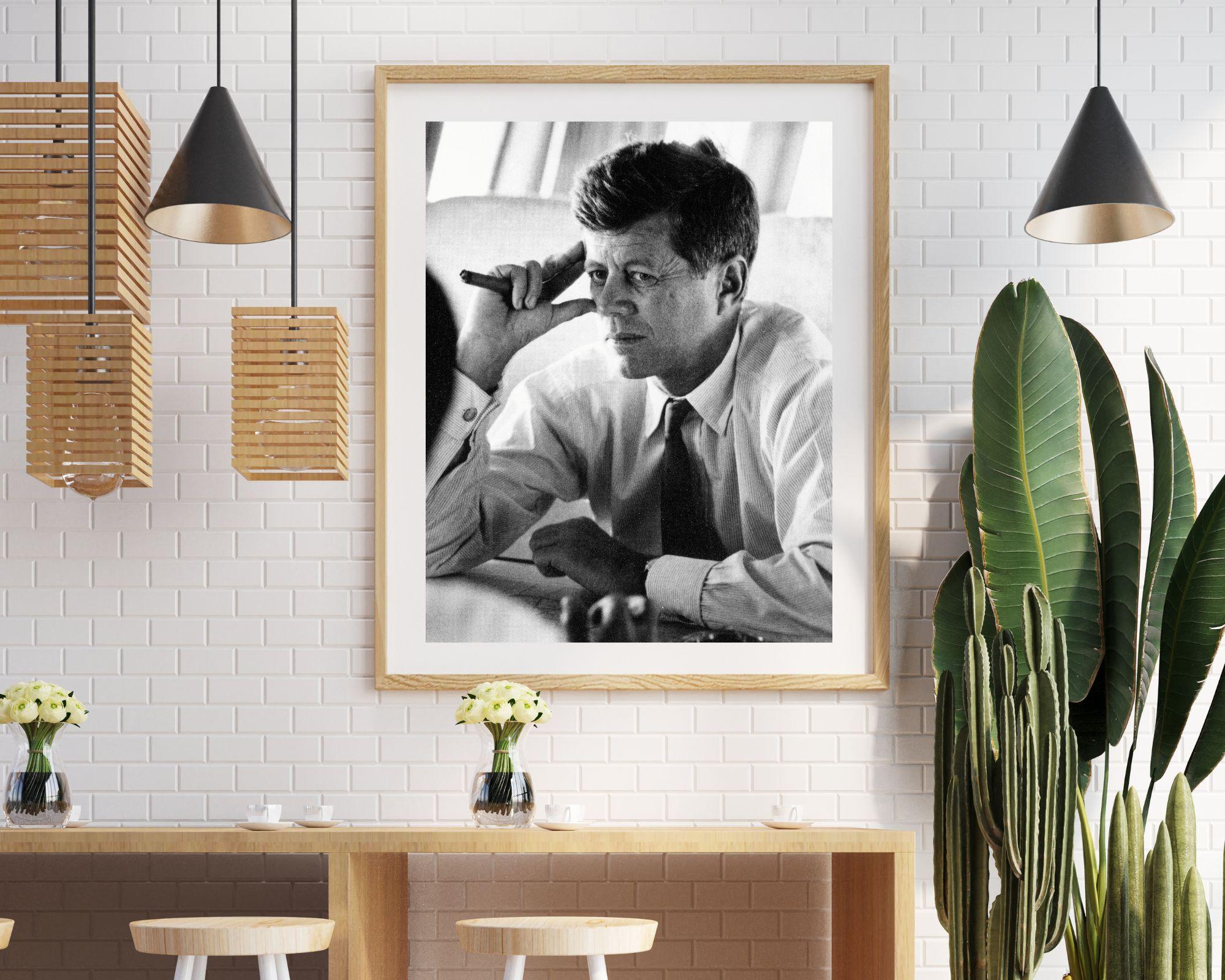 John F. Kennedy sur un avion - Photograph de Unknown
