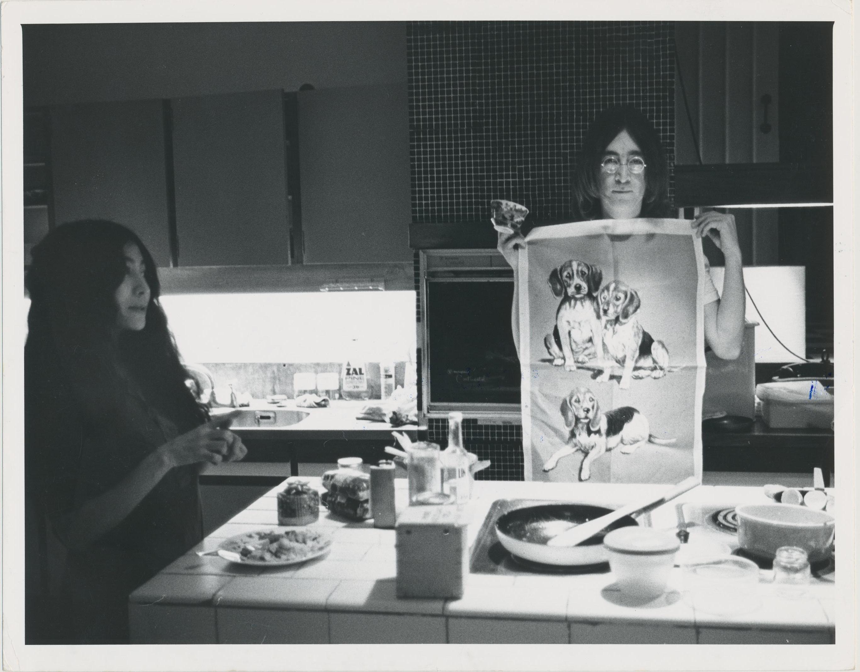 Unknown Portrait Photograph - John Lennon and Yoko Ono, Black and White Photography, 1970s, 18, 1 x 22, 8 cm