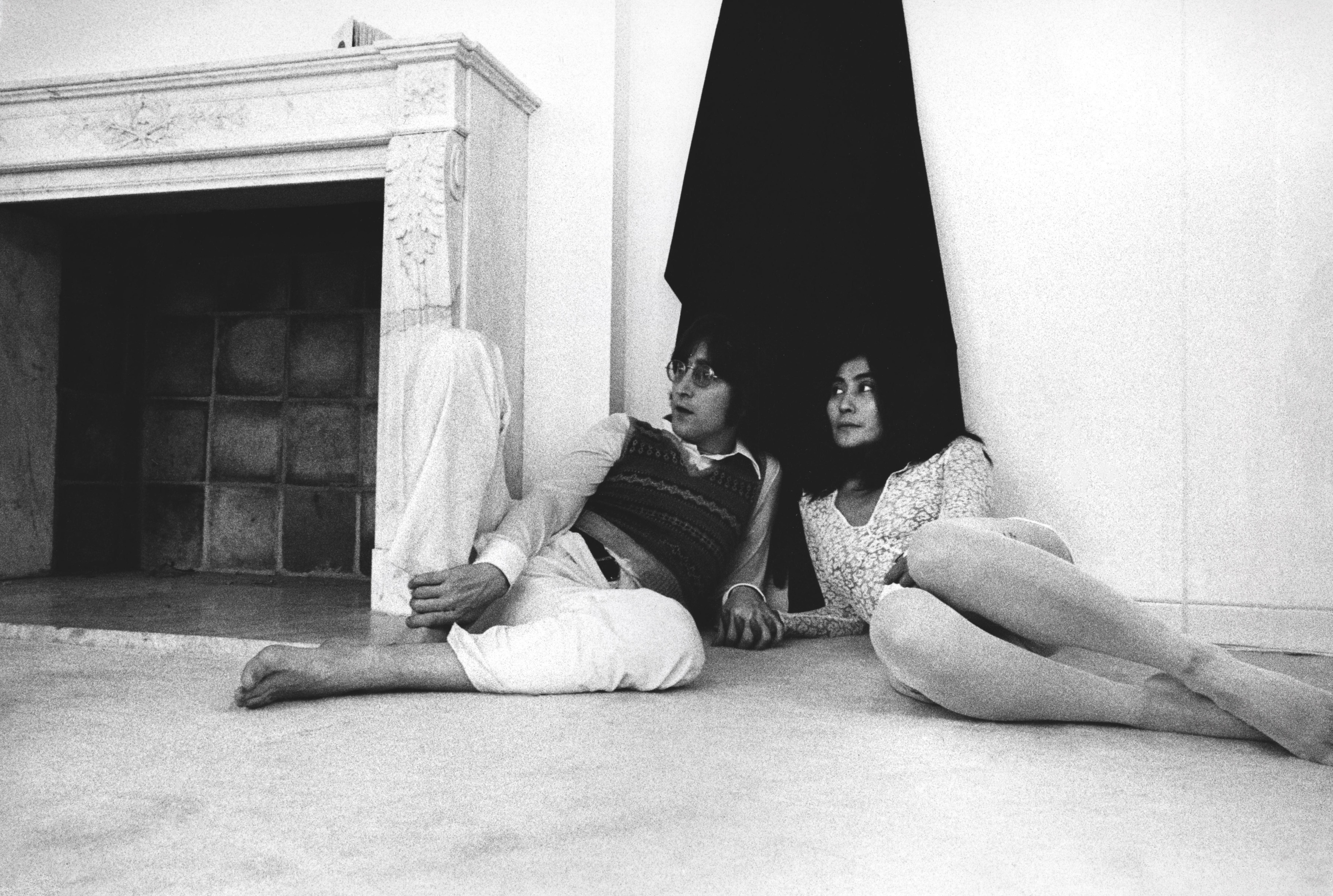 Unknown Portrait Photograph - John Lennon and Yoko Ono: Hanging Out Globe Photos Fine Art Print