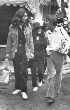 John Lennon y Yoko Ono - Foto antigua en blanco y negro - 1969