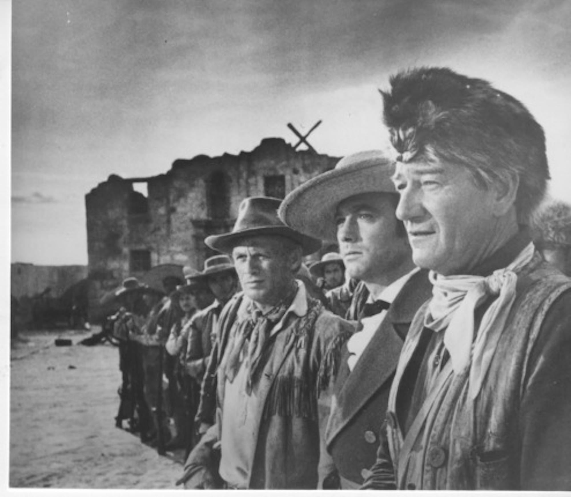 John Wayne am Set von „The Alamo“ – Vintage-Foto – 1960er Jahre